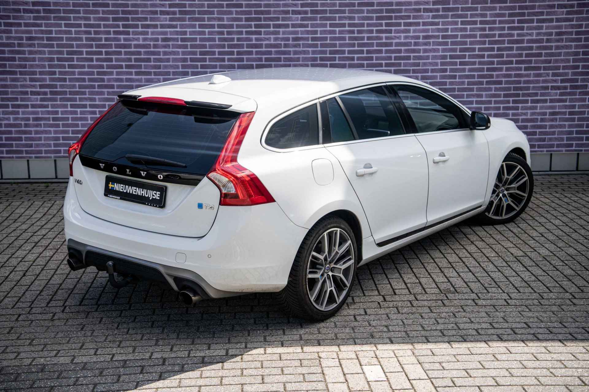 Volvo V60 2.0 T4 Business Sport | Polestar Pakket | Unieke auto | Polestar-Wielen-Uitlaat-exterior | Trekhaak - 16/38