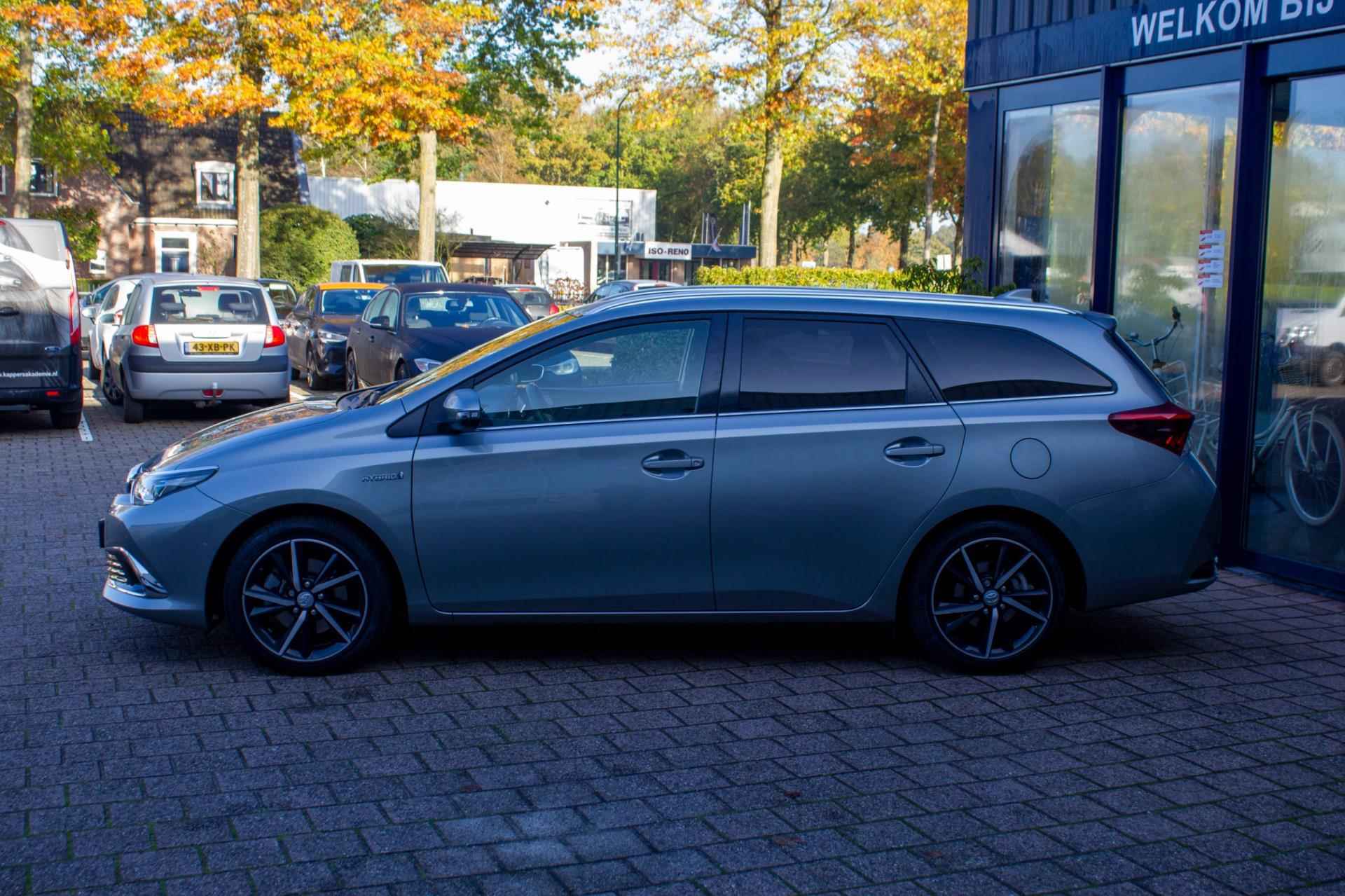 Toyota Auris Touring Sports 1.8 Hybrid Executive Go | Prijs rijklaar incl. 12 mnd garantie | Navi Pdc+camera Stoelverwarming - 6/55