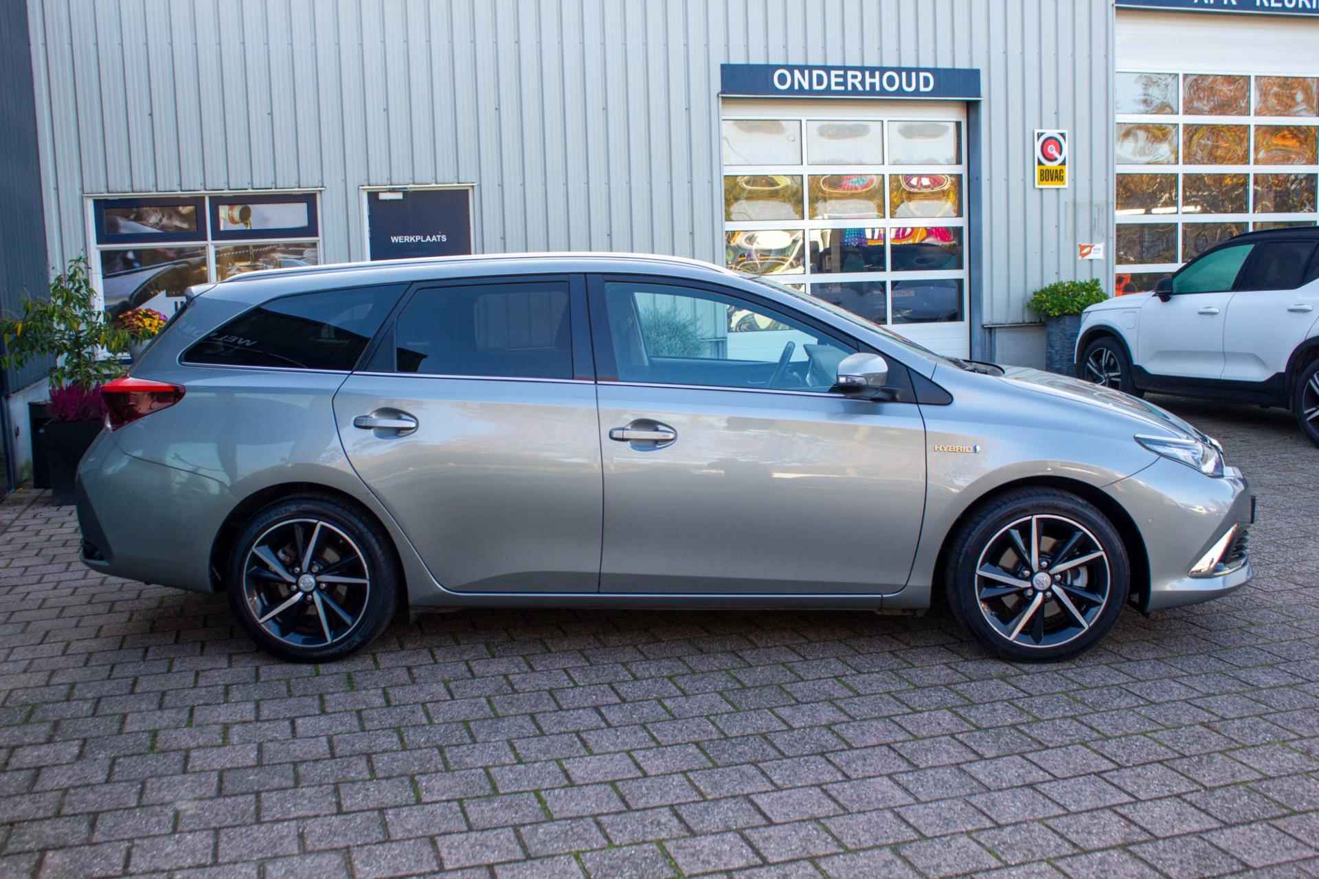 Toyota Auris Touring Sports 1.8 Hybrid Executive Go | Prijs rijklaar incl. 12 mnd garantie | Navi Pdc+camera Stoelverwarming - 9/55