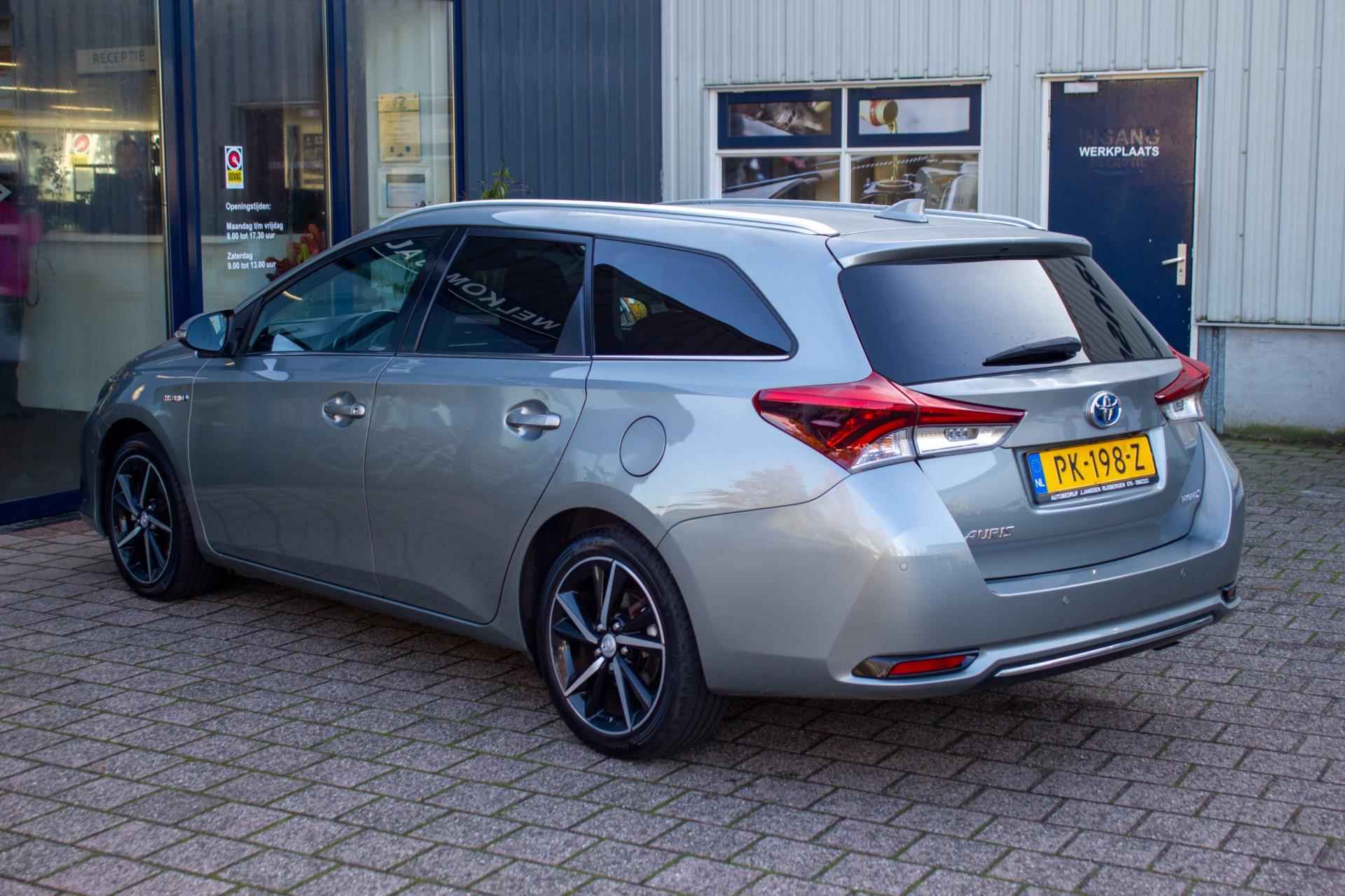 Toyota Auris Touring Sports 1.8 Hybrid Executive Go | Prijs rijklaar incl. 12 mnd garantie | Navi Pdc+camera Stoelverwarming - 11/55