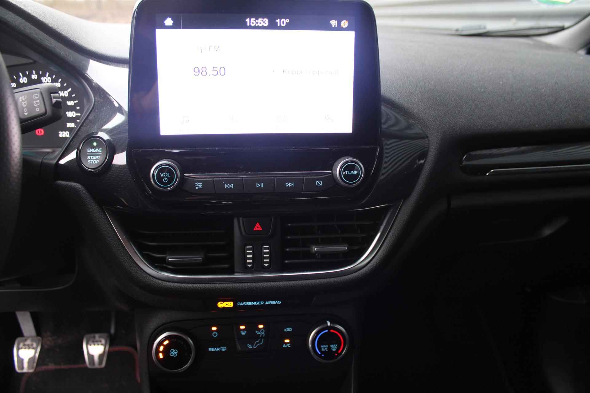 FORD Fiesta EcoBoost 100pk 5dr ST-Line I Cruise Control I Apple Carplay/Android Auto - 11/17