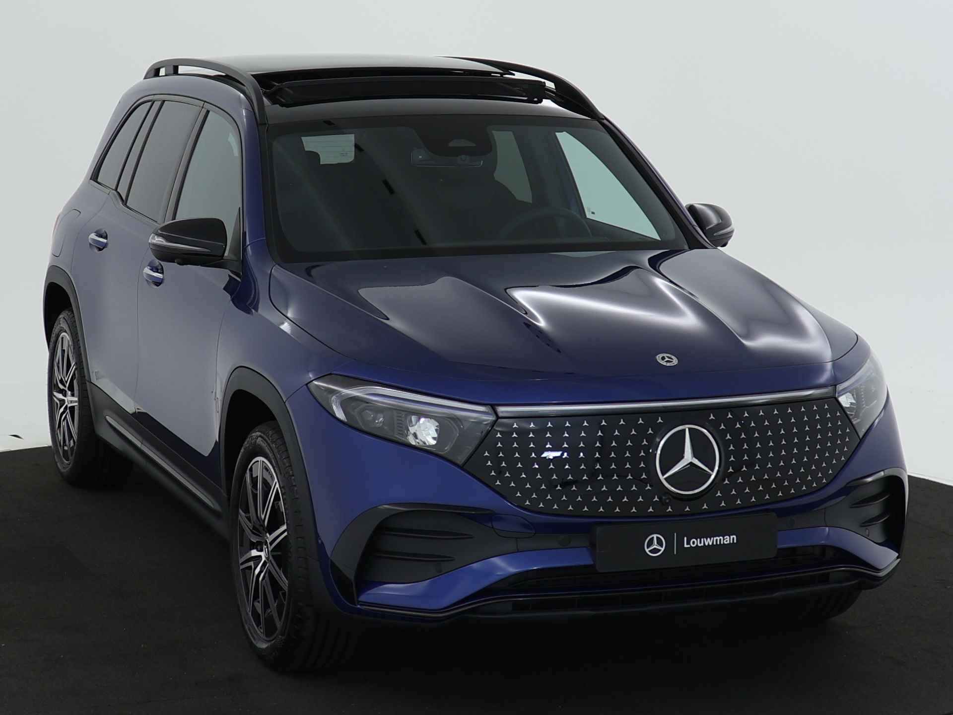 Mercedes-Benz EQB 250+ AMG Line 7p. 71 kWh | Nightpakket | Premium pakket | Parkeerpakket met 360°-camera | KEYLESS-GO comfort pakket | GUARD 360° Voertuigbescherming Plus | Winter pakket | EASY PACK achterklep | - 23/42