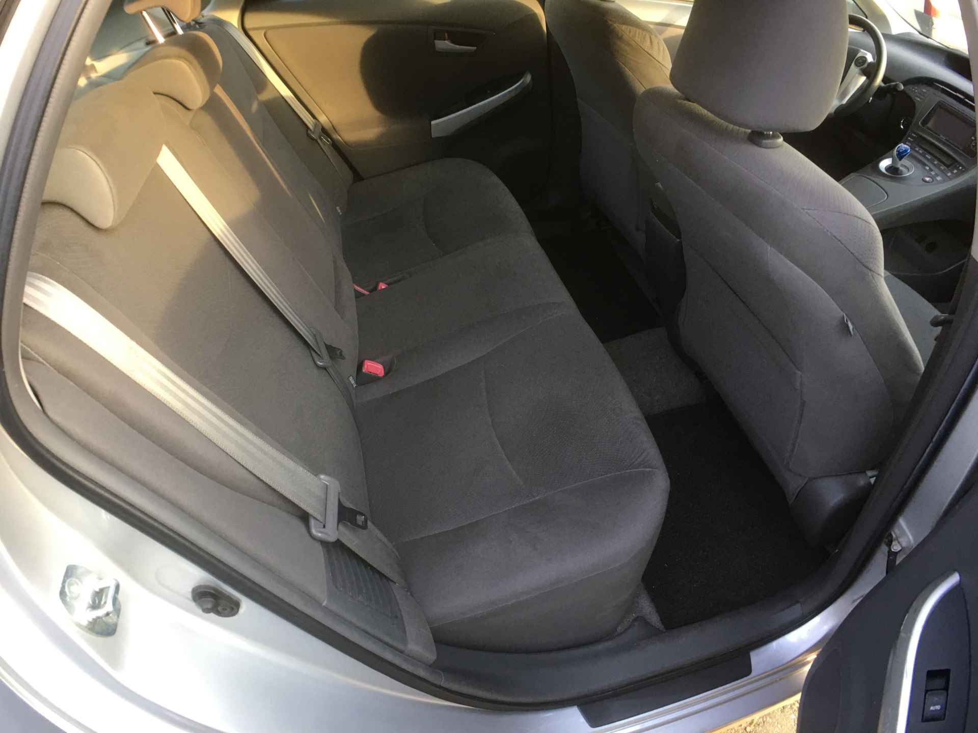 Toyota Prius 1.8 Comfort Navigatie, cruise control, trekhaak - 8/33