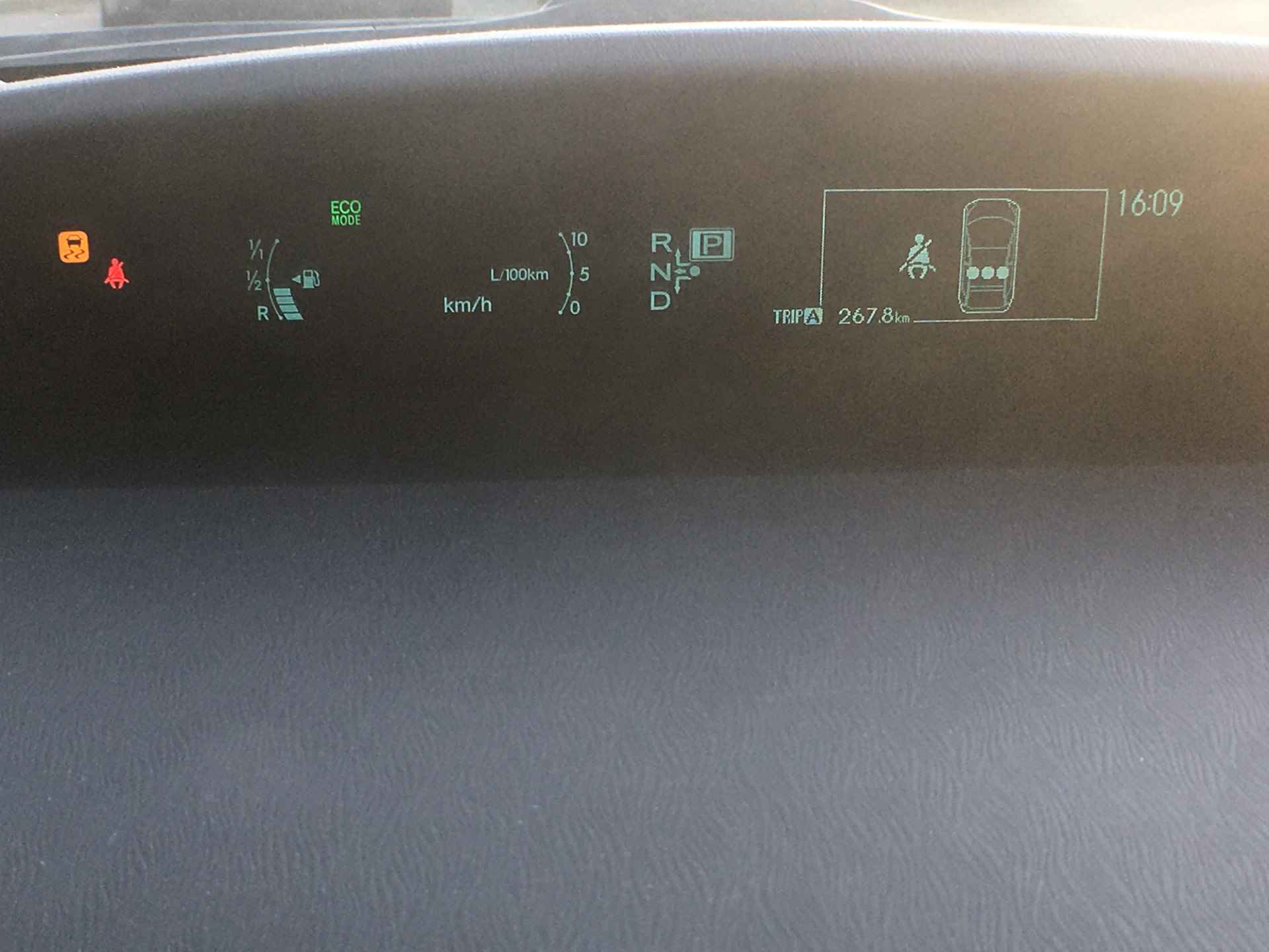 Toyota Prius 1.8 Comfort Navigatie, cruise control, trekhaak - 20/33