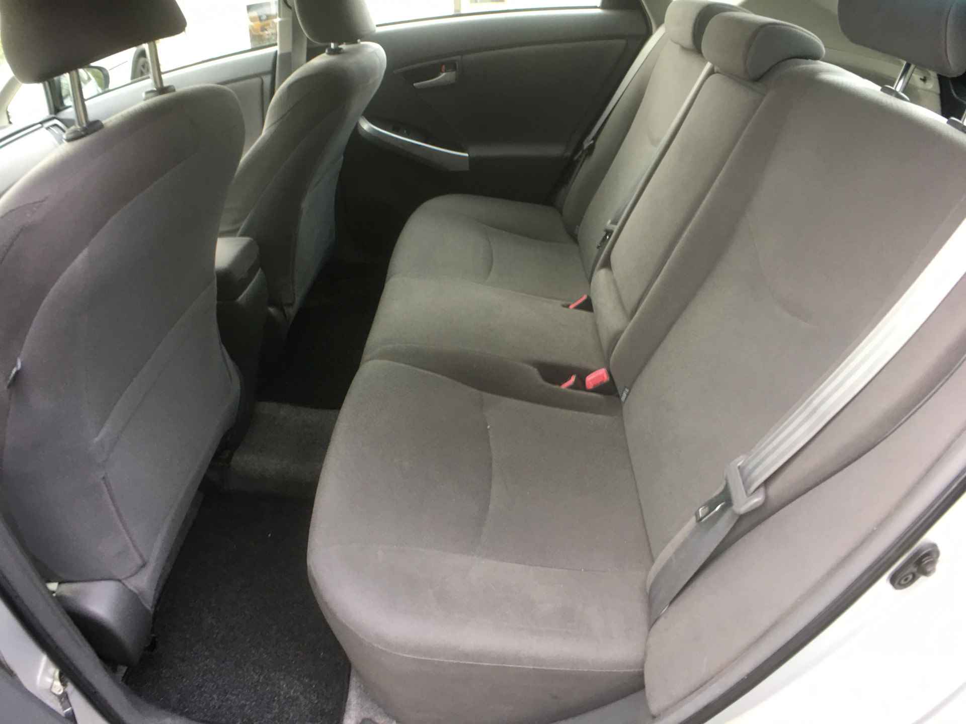 Toyota Prius 1.8 Comfort Navigatie, cruise control, trekhaak - 27/33