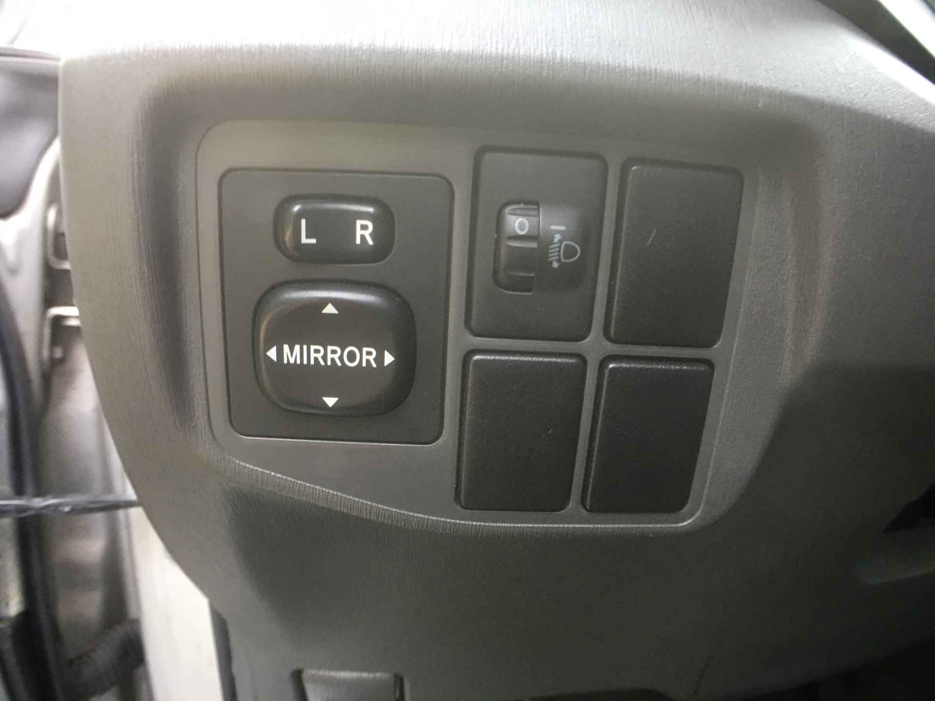 Toyota Prius 1.8 Comfort Navigatie, cruise control, trekhaak - 32/33