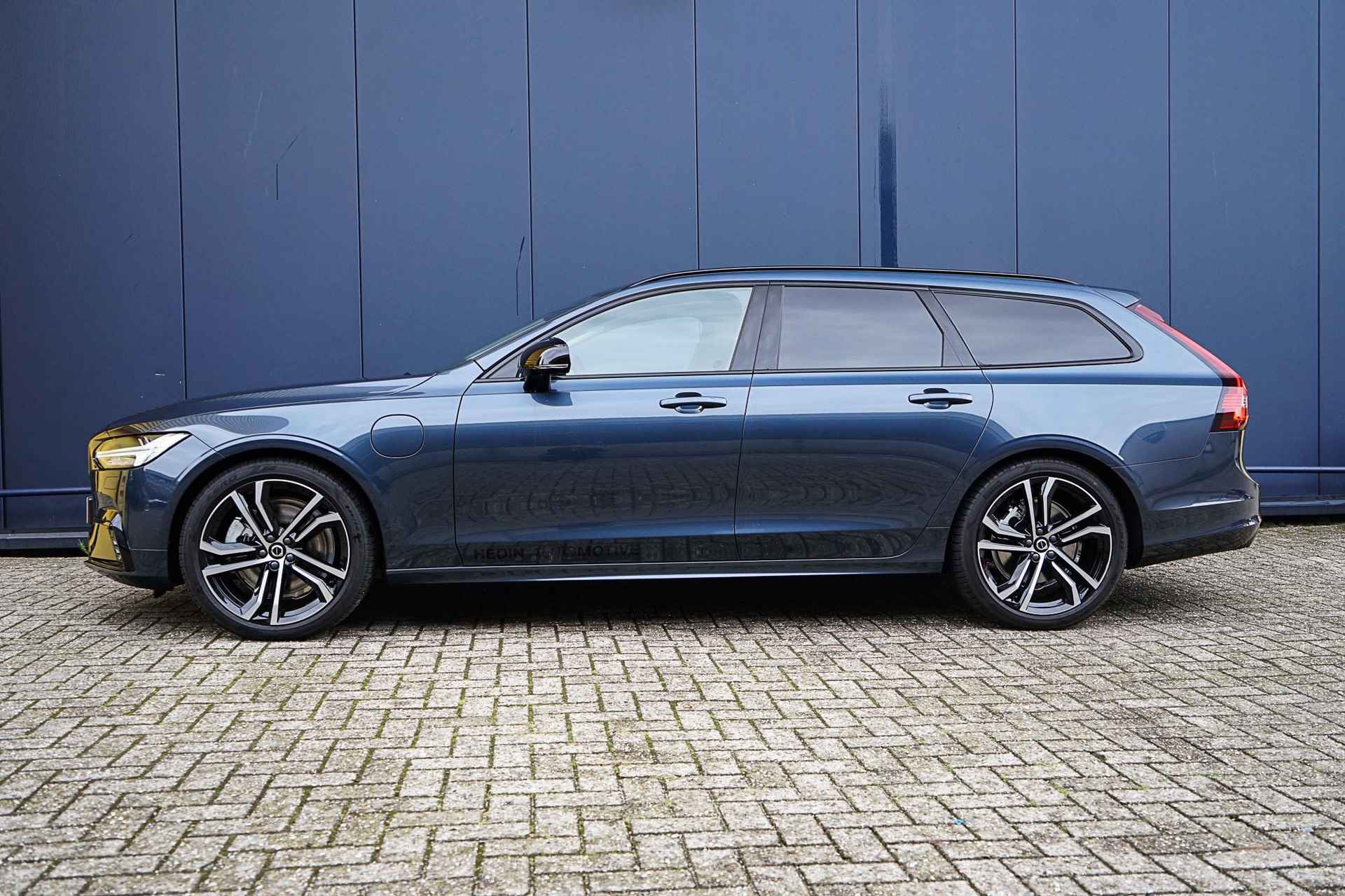 Volvo V90 2.0 T8 Recharge AWD Ultimate Bright | Bowers&Wilkins audio | Geventileerde massage stoelen | Luchtvering | Trekhaak - 2/30