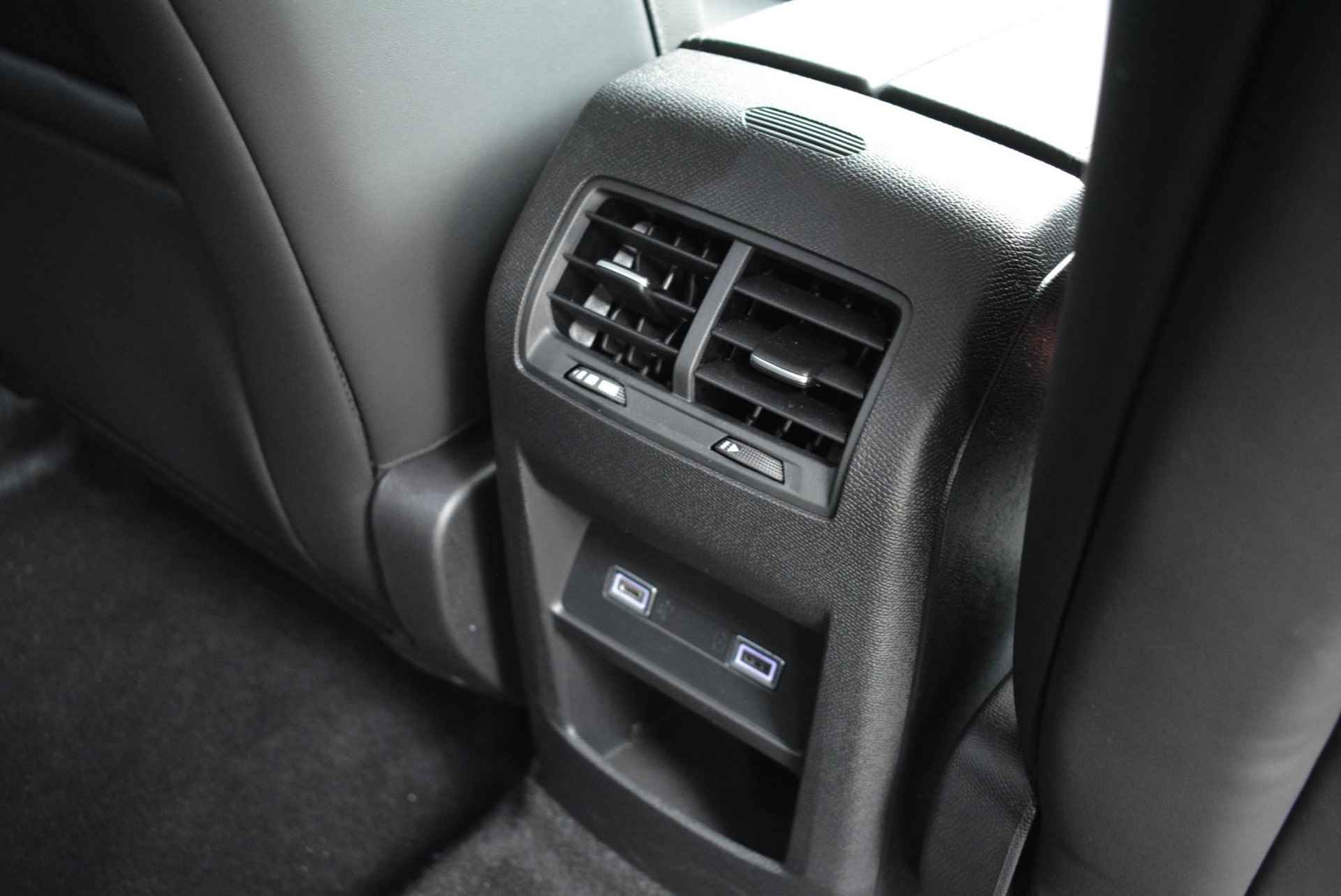 Citroen C5 X 130pk Automaat Business Plus | Leder | Navigatie | Apple Carplay/Android Auto| Achteruitrijcamera | Voorruitverwarming | Stuurwielverwarming - 20/56
