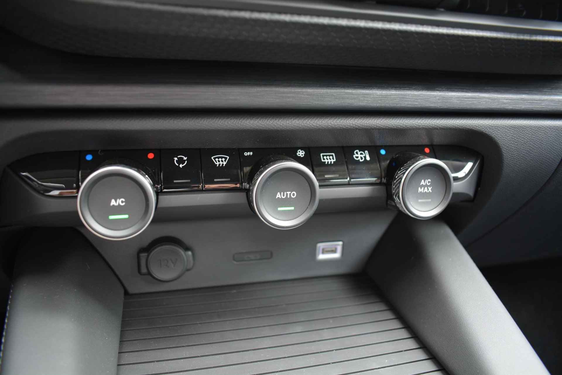 Citroen C5 X 130pk Automaat Business Plus | Leder | Navigatie | Apple Carplay/Android Auto| Achteruitrijcamera | Voorruitverwarming | Stuurwielverwarming - 45/56