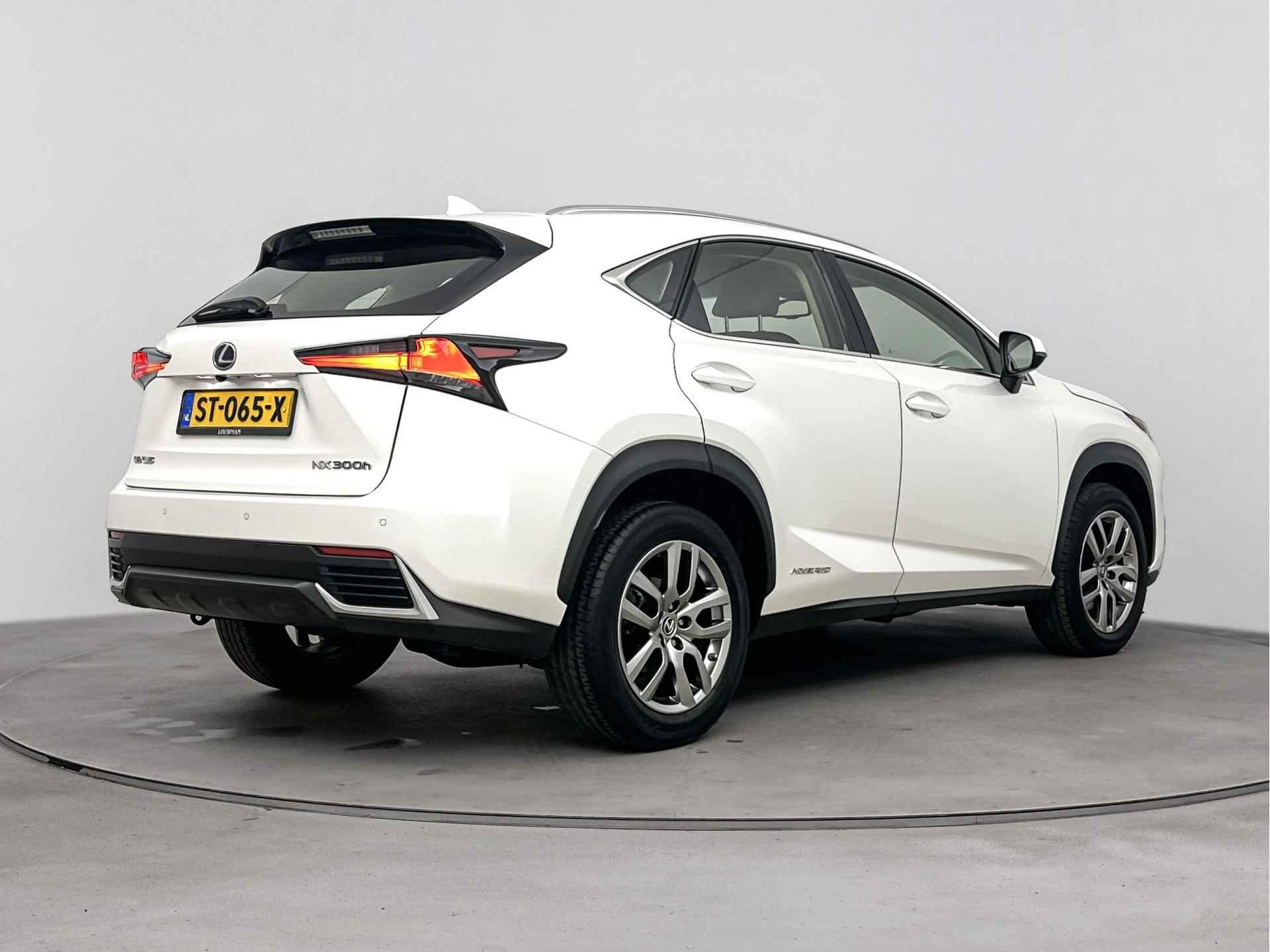 Lexus NX 300h AWD Business Line | Apple Carplay/Android Auto | - 3/41