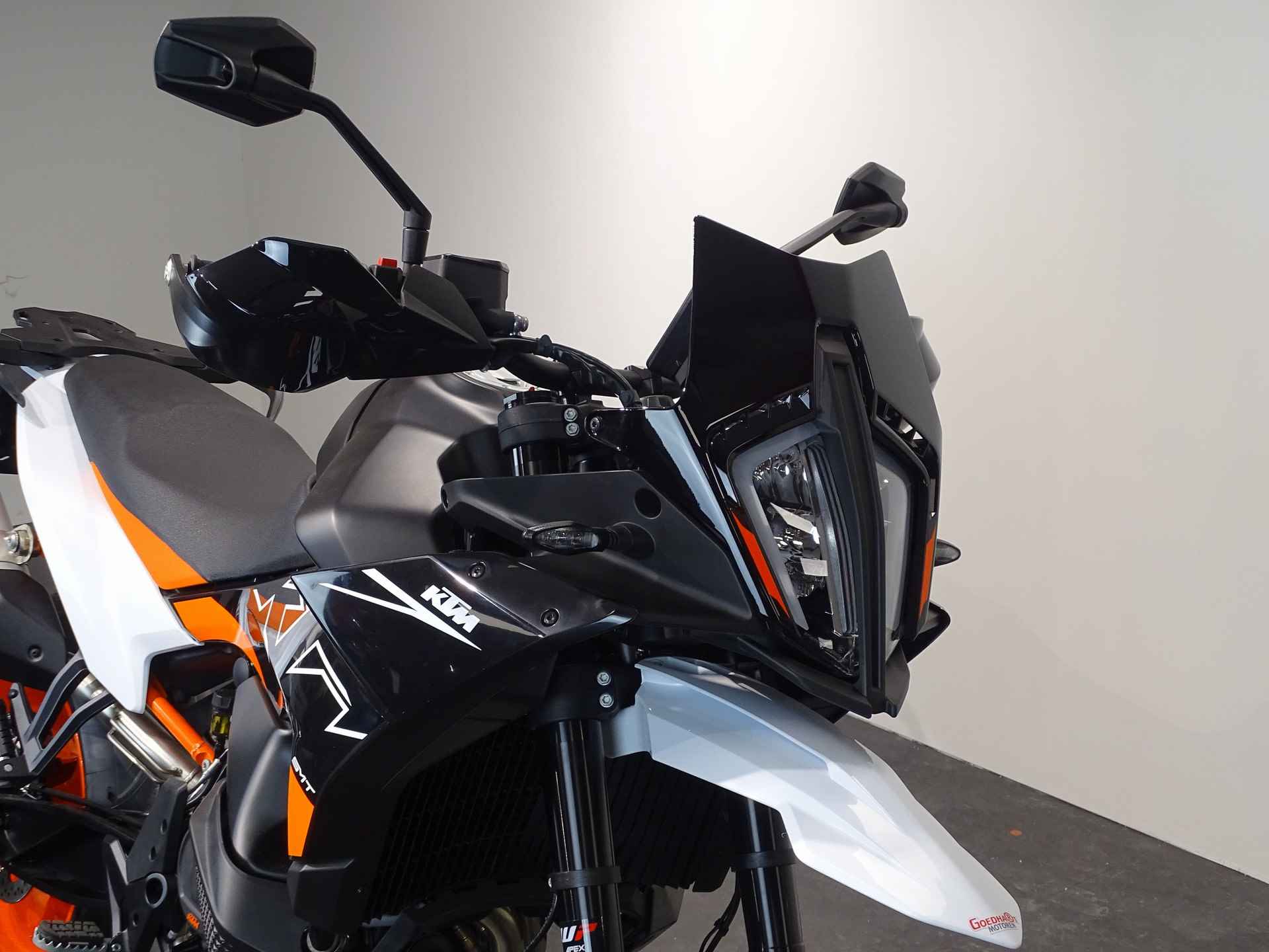 KTM 890 SMT - 3/10