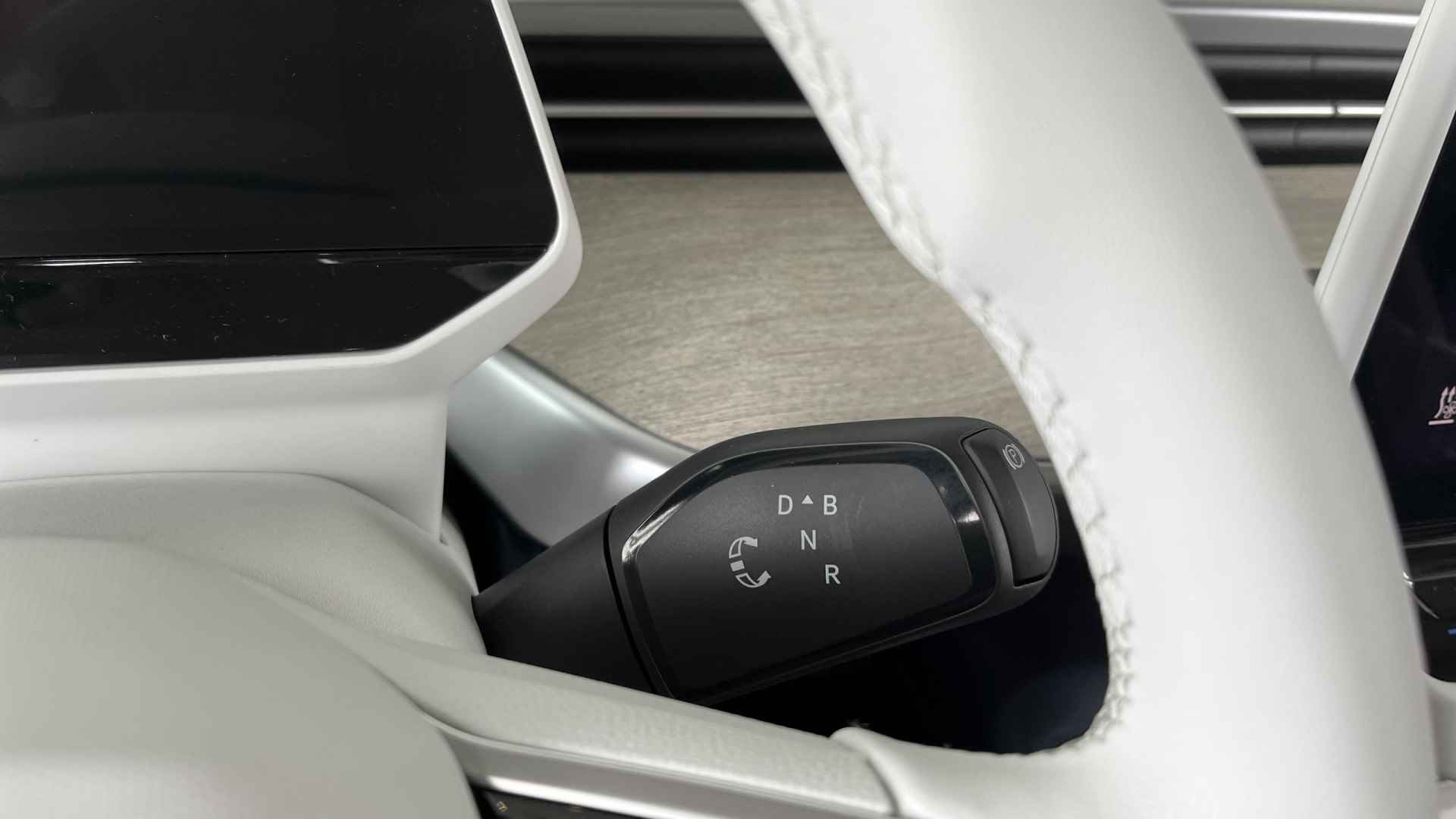 Volkswagen ID. Buzz 1st 77kWh | Stoelverwarming | Clima | Navi | Apple Carplay | Camera | El. achterportieren - 17/26