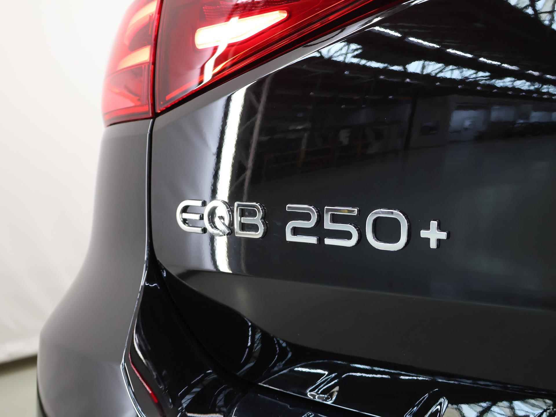 Mercedes-Benz EQB 250+ AMG Line | Head-up display | Stoelverwarming | Memory pakket | Keyless go | Burmester | AMG styling - 29/51