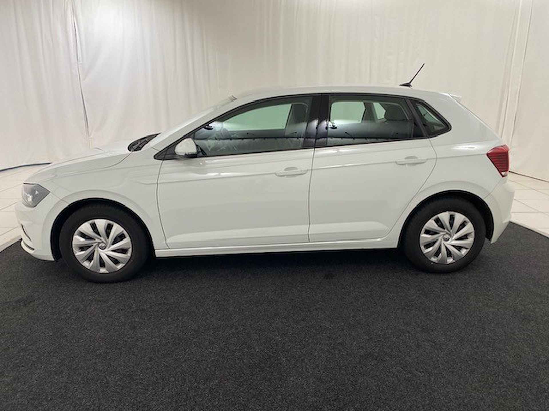 VOLKSWAGEN Polo 1.0 MPI 80pk Comfortline / Navigatie / Airconditioning  / Apple Carplay - Android Auto - 2/23