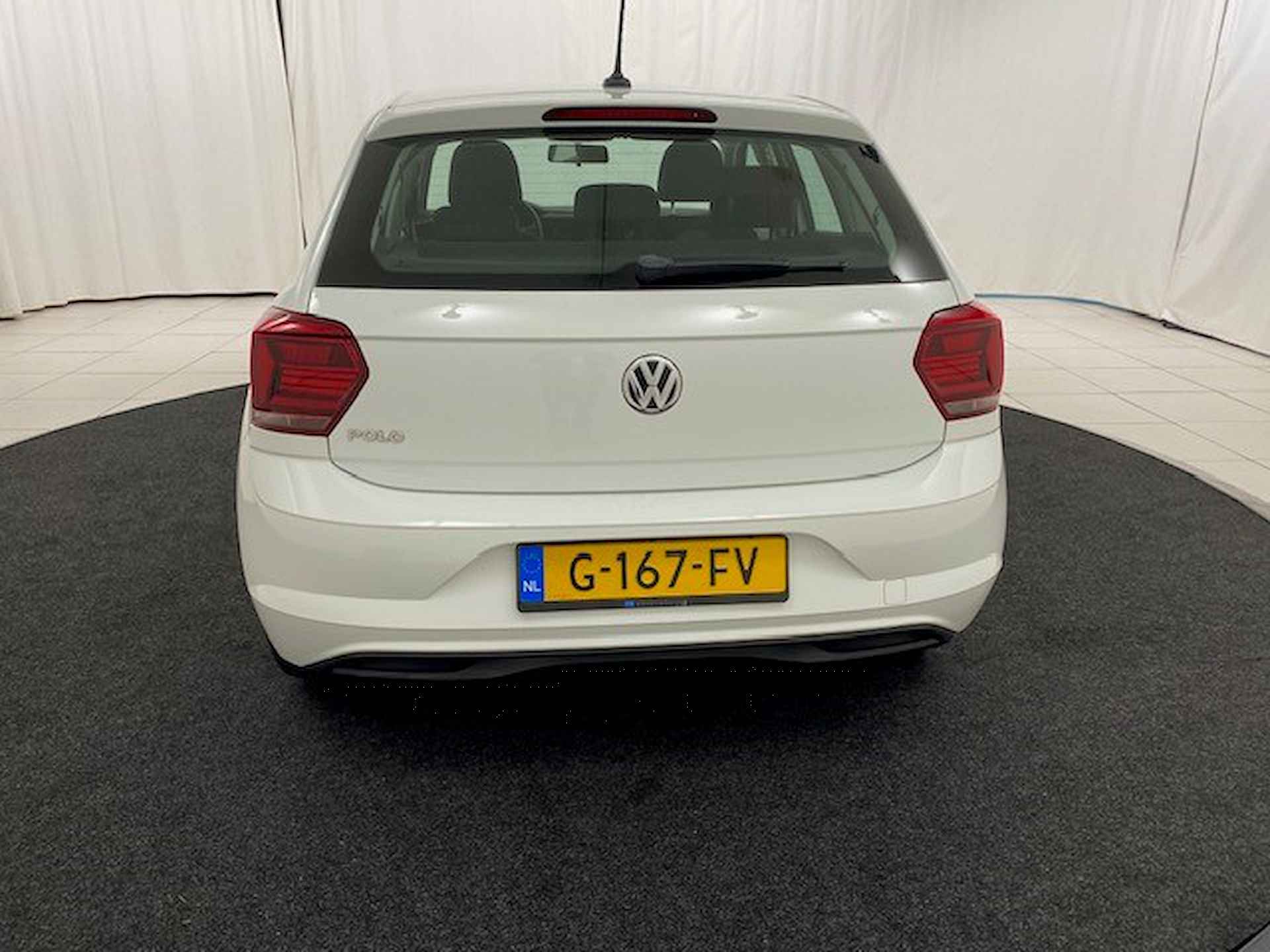 VOLKSWAGEN Polo 1.0 MPI 80pk Comfortline / Navigatie / Airconditioning  / Apple Carplay - Android Auto - 4/23