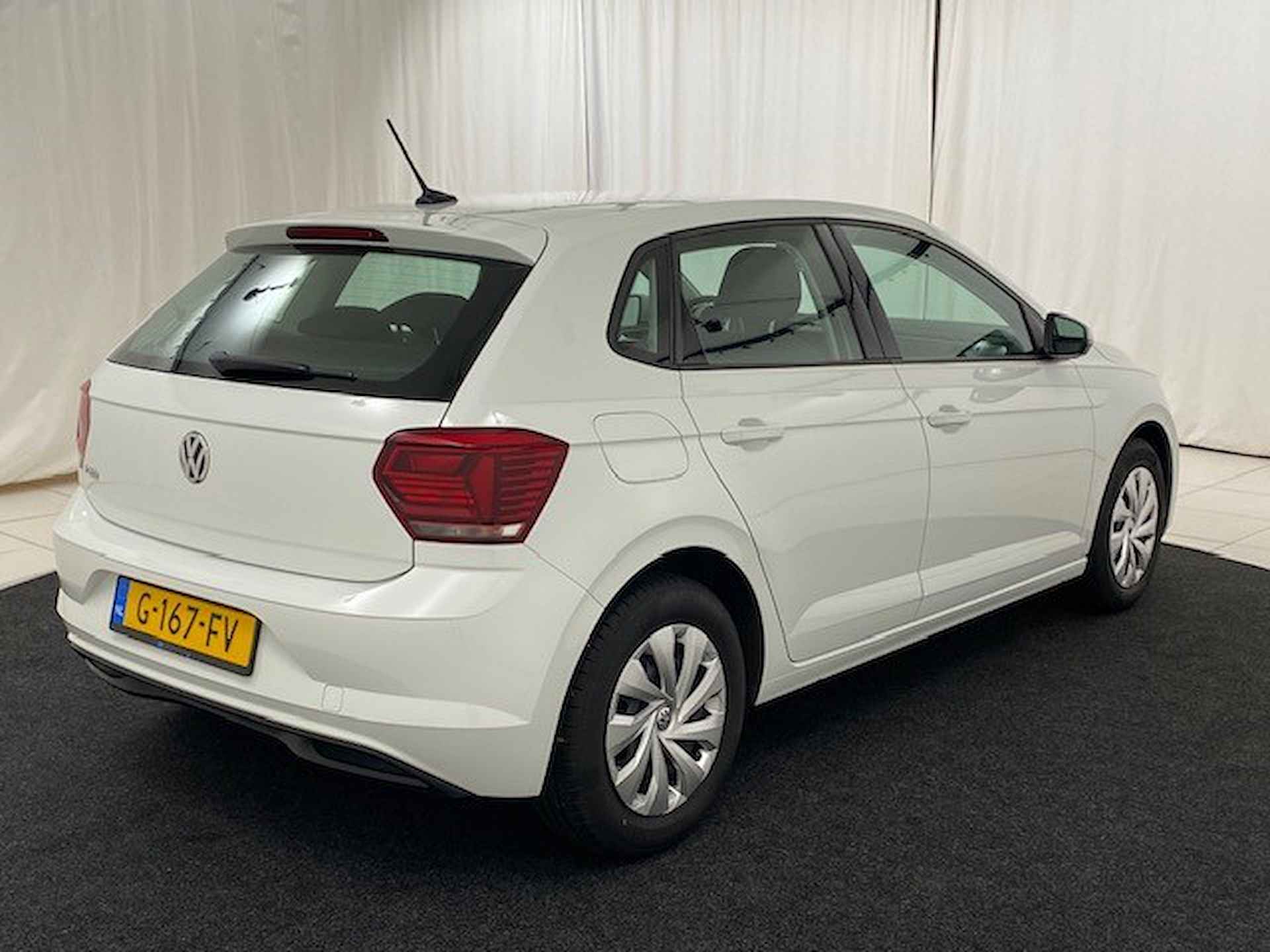 VOLKSWAGEN Polo 1.0 MPI 80pk Comfortline / Navigatie / Airconditioning  / Apple Carplay - Android Auto - 5/23