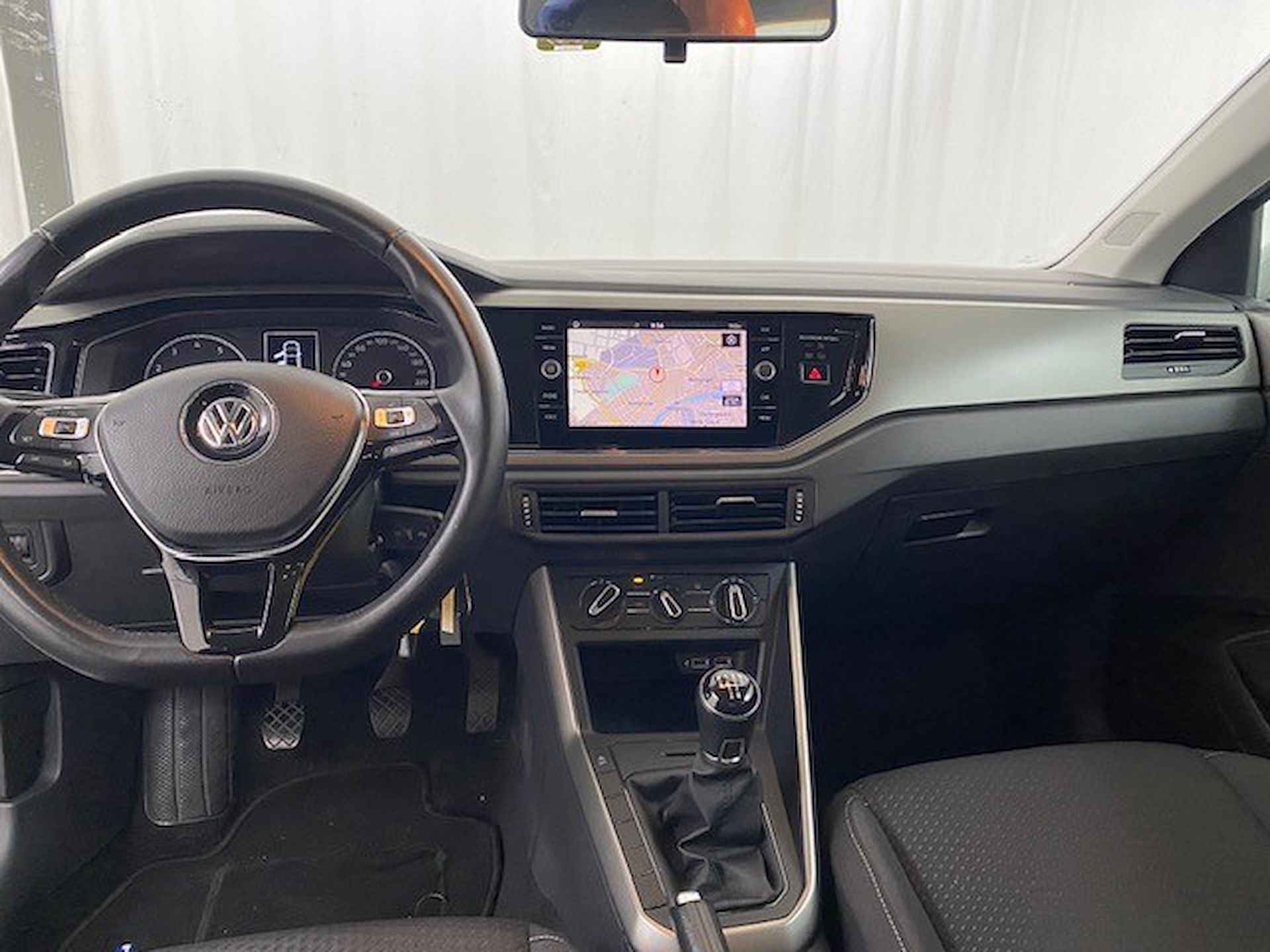 VOLKSWAGEN Polo 1.0 MPI 80pk Comfortline / Navigatie / Airconditioning  / Apple Carplay - Android Auto - 12/23