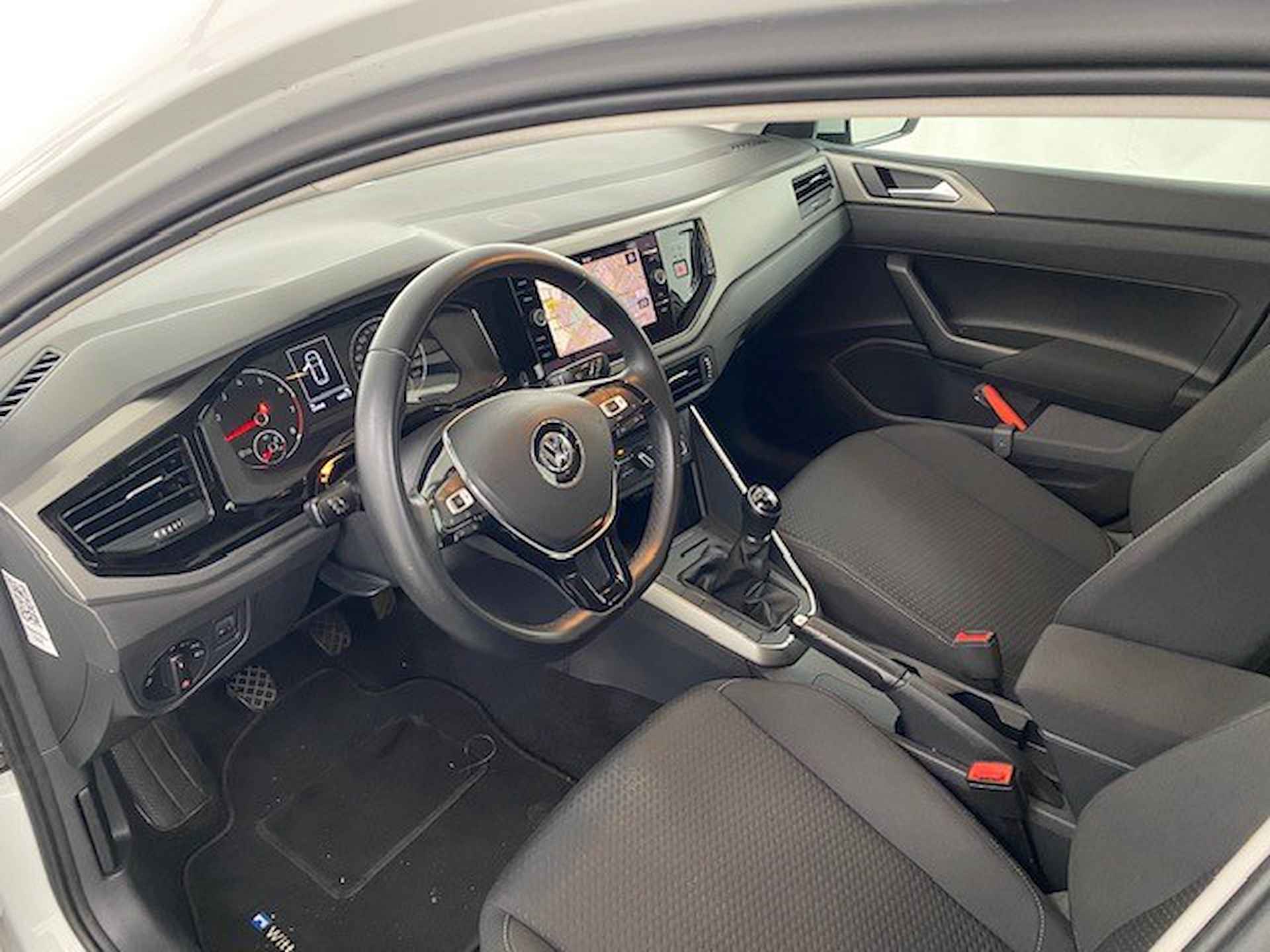 VOLKSWAGEN Polo 1.0 MPI 80pk Comfortline / Navigatie / Airconditioning  / Apple Carplay - Android Auto - 13/23