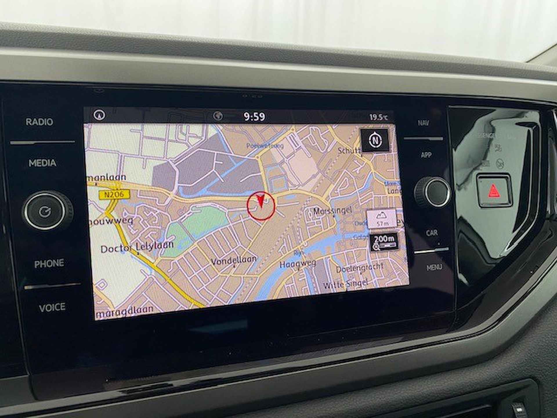 VOLKSWAGEN Polo 1.0 MPI 80pk Comfortline / Navigatie / Airconditioning  / Apple Carplay - Android Auto - 18/23