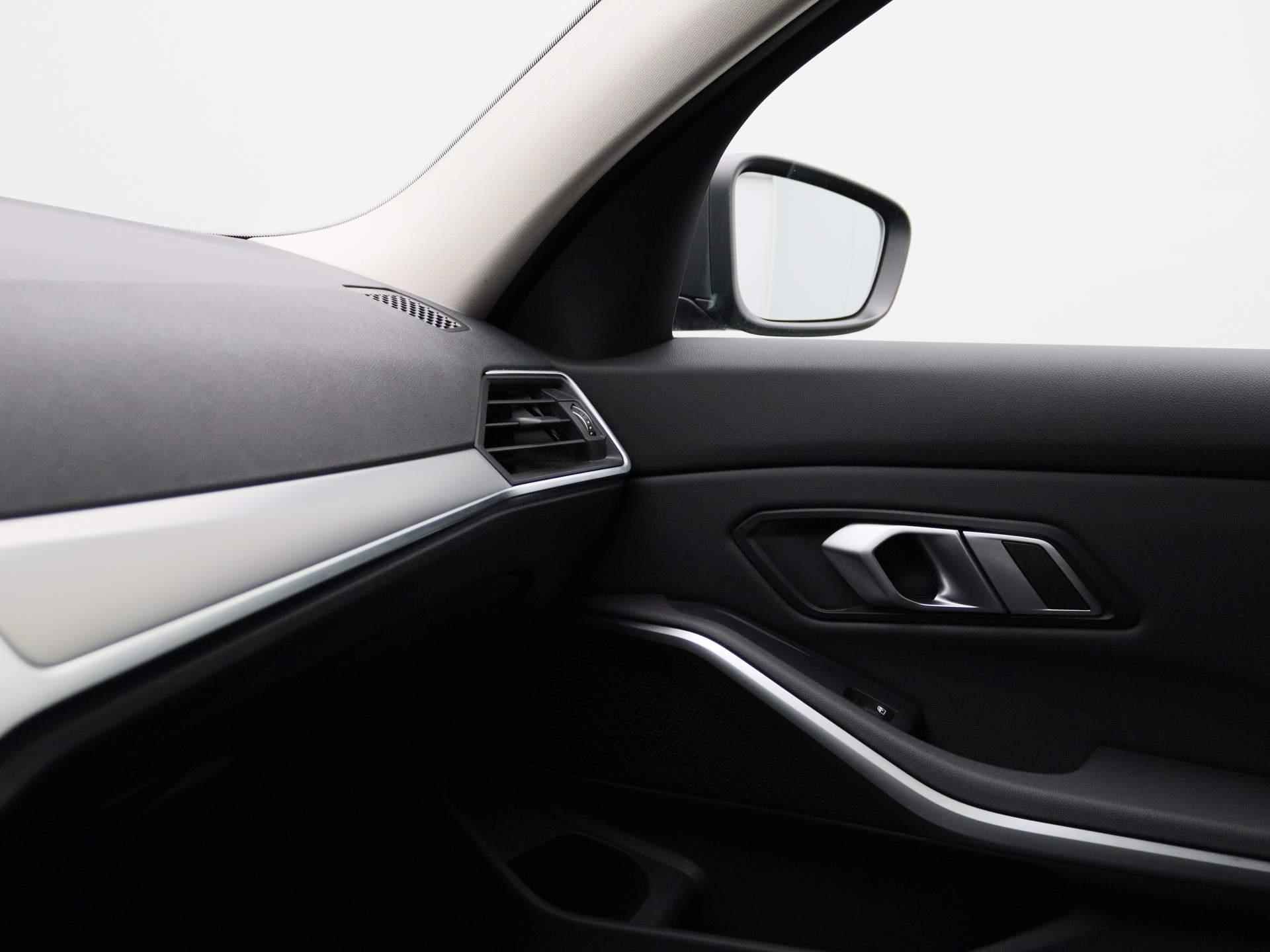 BMW 3-serie 318d Executive Automaat | Apple-Android Play | Navi | Cruise | PDC V+A | Keyless | LED | Leder | - 26/38