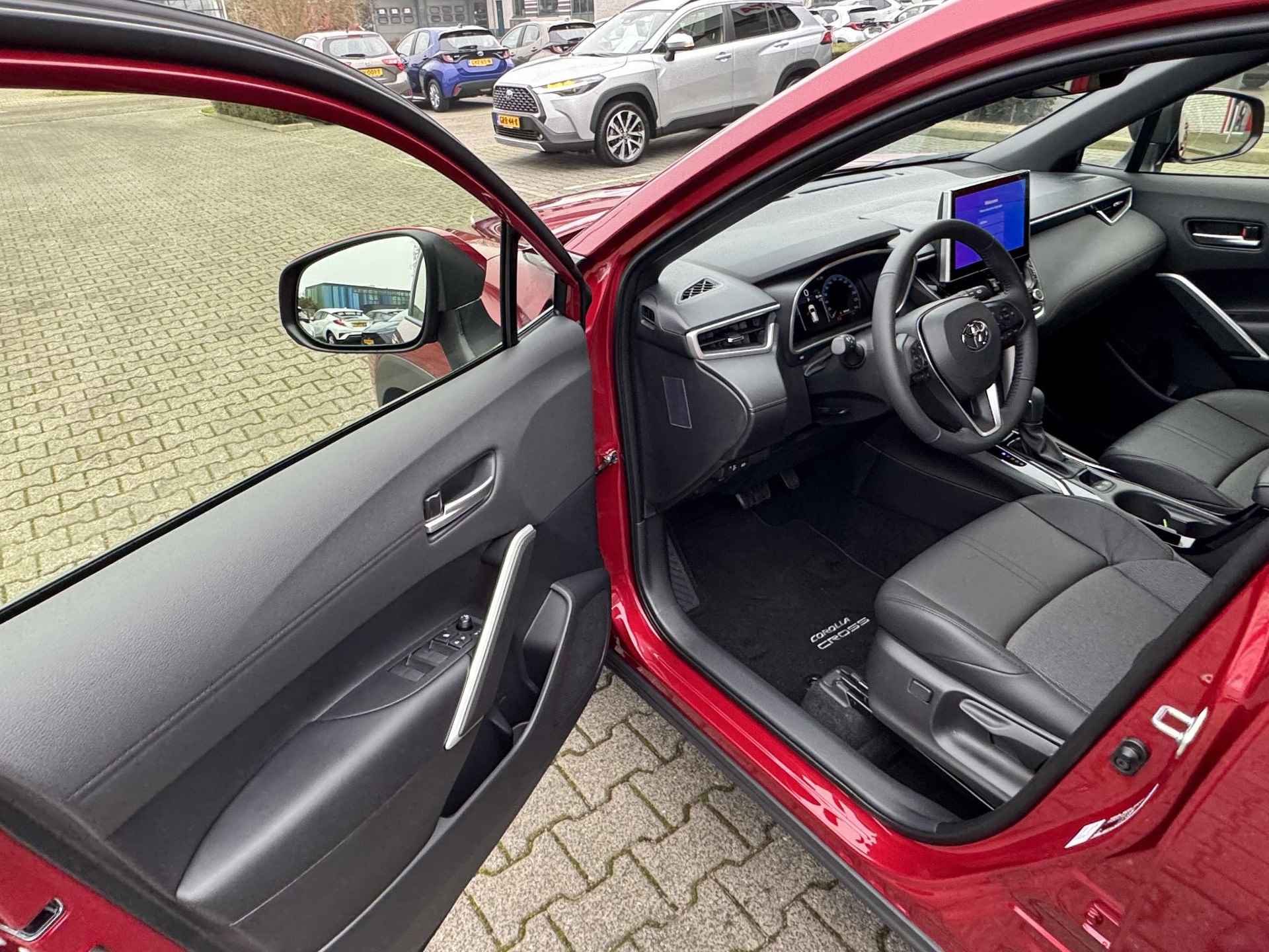 Toyota Corolla Cross HYBRID 200 STYLE NIEUW & DIRECT LEVERBAAR!!! STOELVERW NAVI BLIND-SPOT PARK-SENSOREN EL-ACHTERKLEP APPLE/ANDROID LED KEYLESS - 17/36