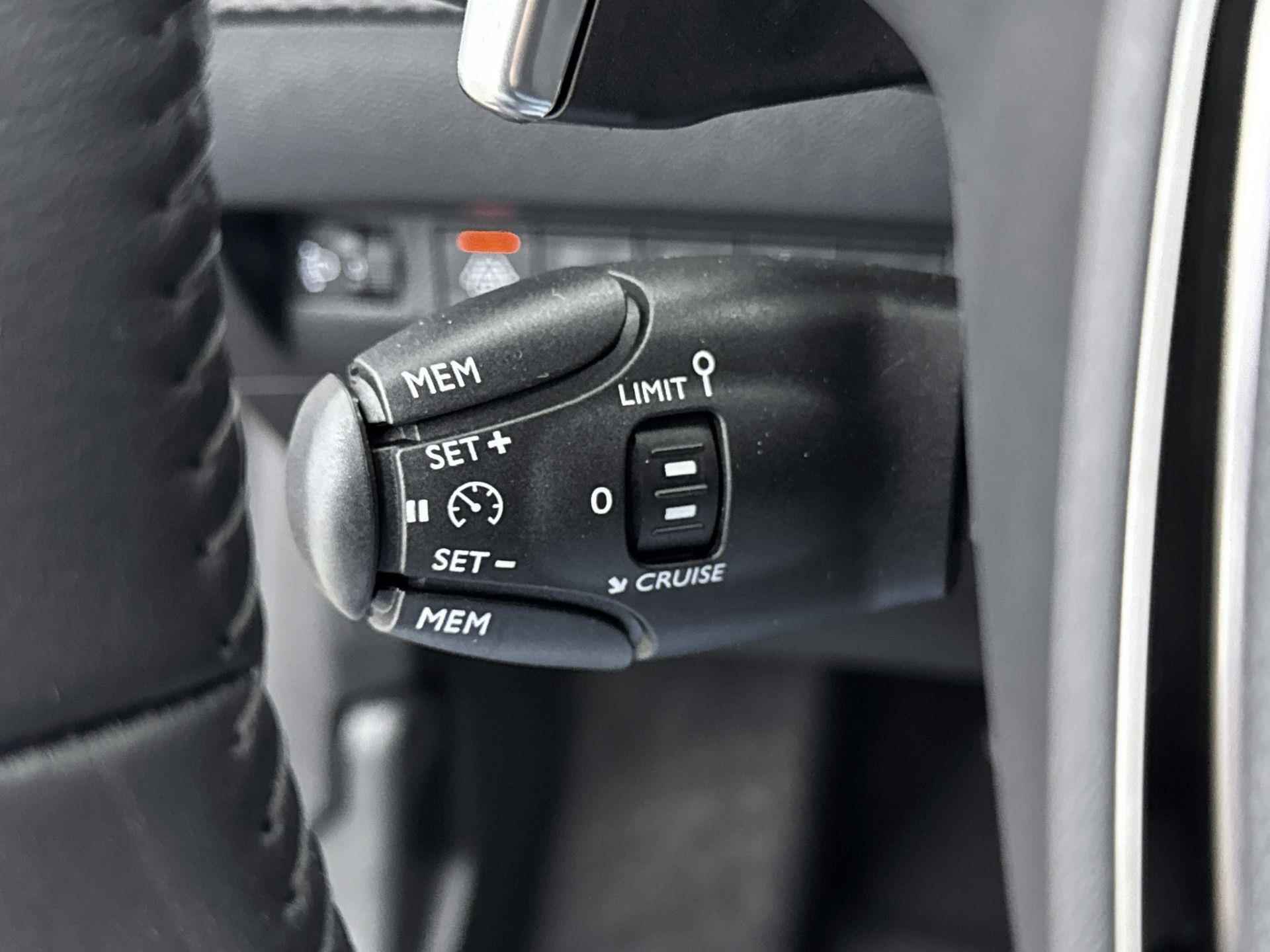 Peugeot 208 1.2 100 pk Automaat Allure | Navigatie | Camera | 3D scherm | Led - 28/34