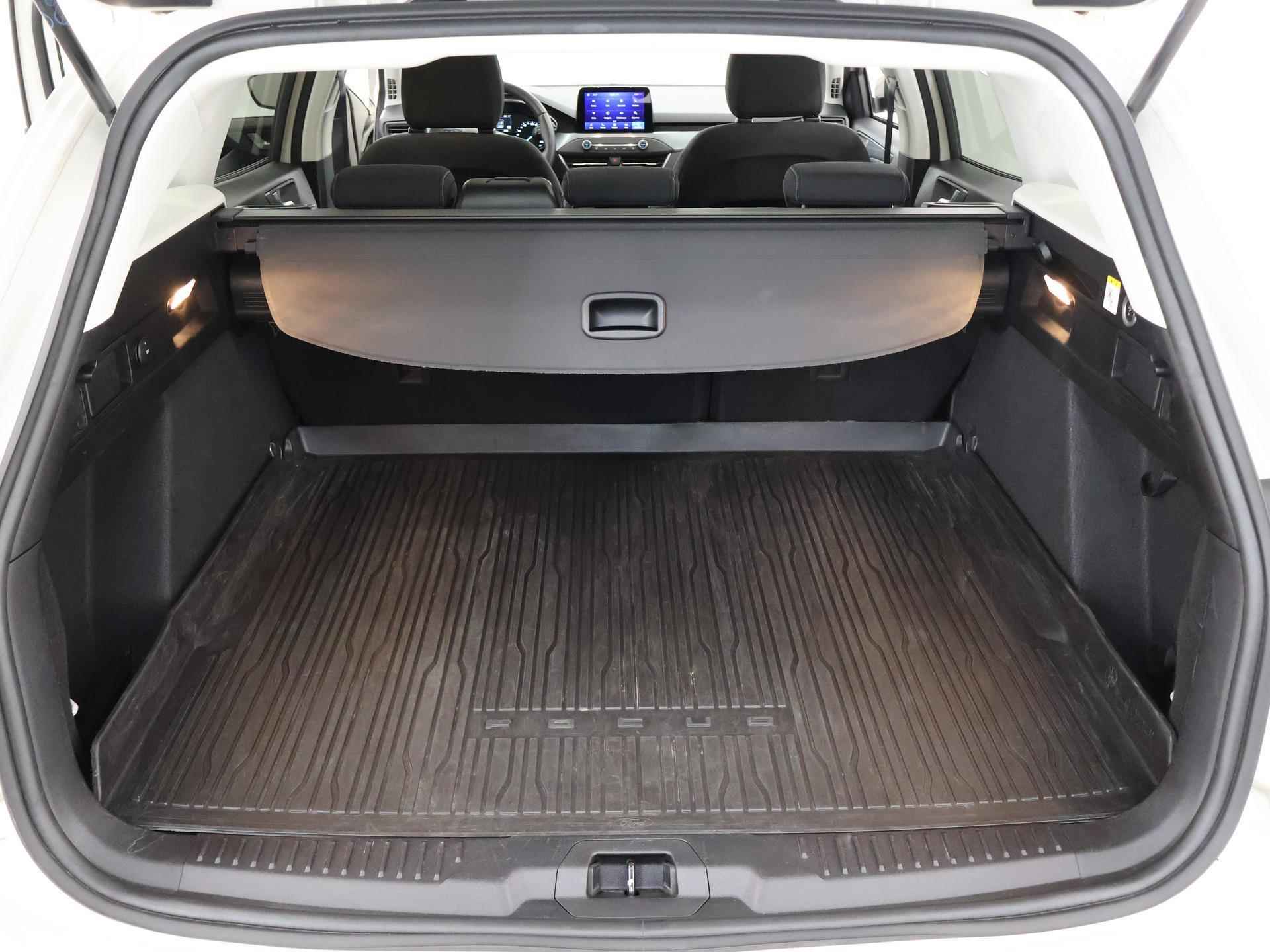 Ford Focus Wagon 1.5 EcoBoost Aut. Active Business | Panoramadak | Adaptieve LED koplampen | Adaptive Cruise Control | Elekt. Wegklapb. Trekhaak | - 37/40