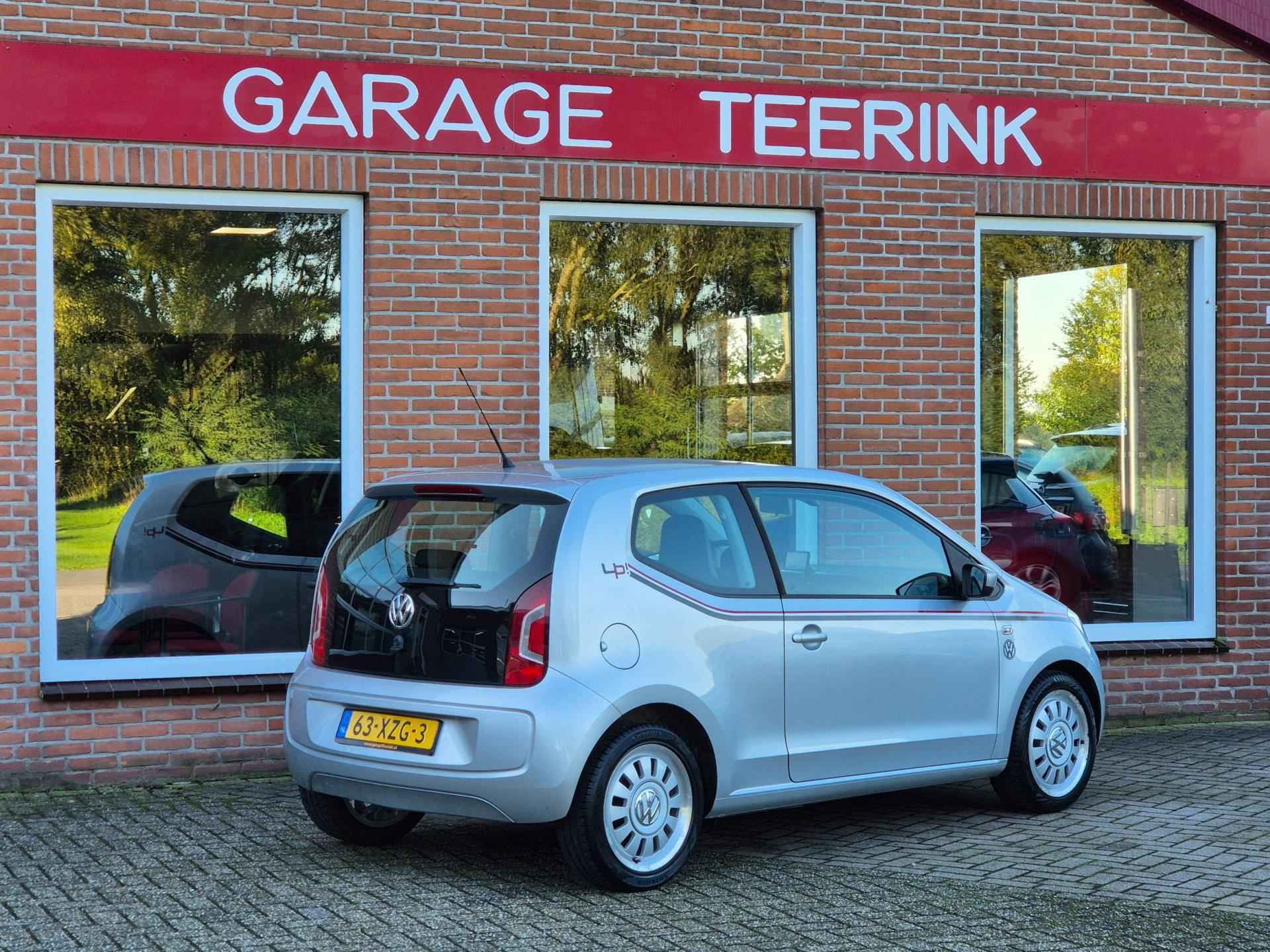 Volkswagen Up! 1.0 high up! BlueMotion 75PK 3drs airco, elektr.ramen, navi, lmv, centr.vergr. RIJKLAAR - 4/17