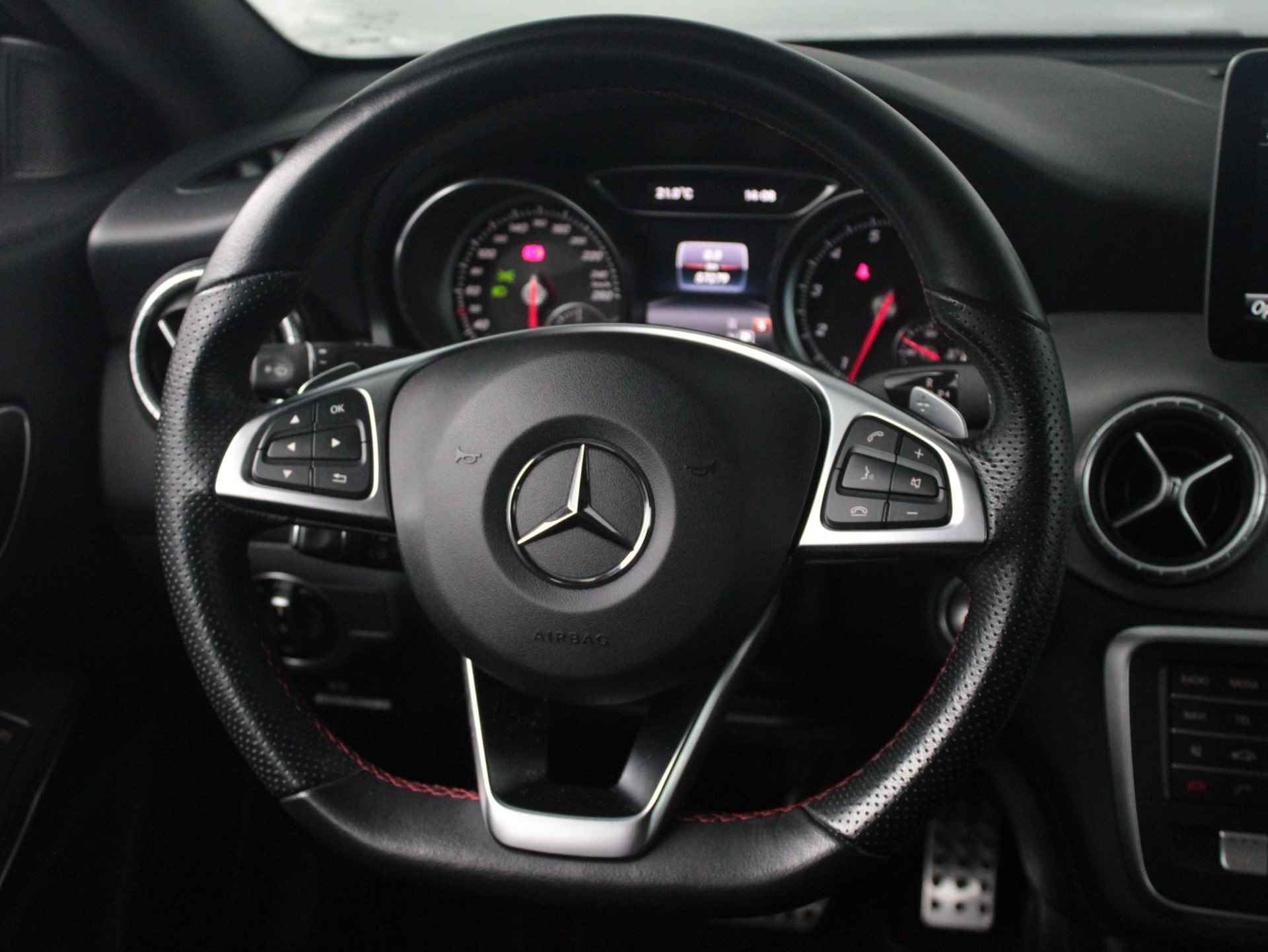 Mercedes-Benz CLA-klasse 180 Automaat | AMG PAKKET | Navigatie | - 12/56