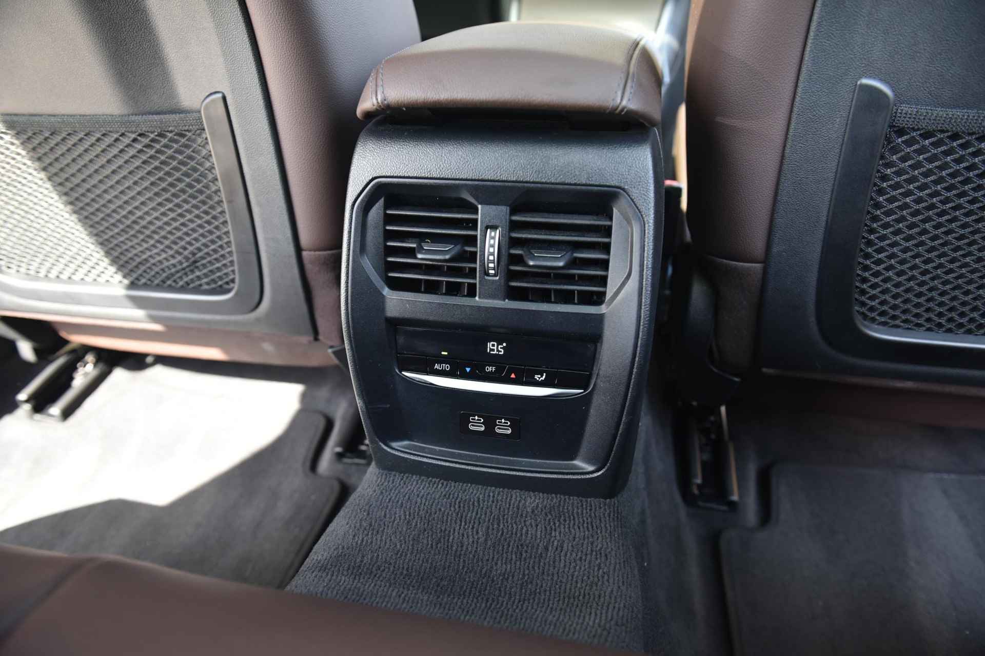 BMW 3 Serie Touring 330e xDrive Glazen Schuifdak / 19 Inch / Comfort Acces / Getinte Ramen Achter / Electrisch Verstelbare Voorstoelen / Adaptieve Led Koplampen / Driving Assistant / Hifi / Head Up Display - 8/27