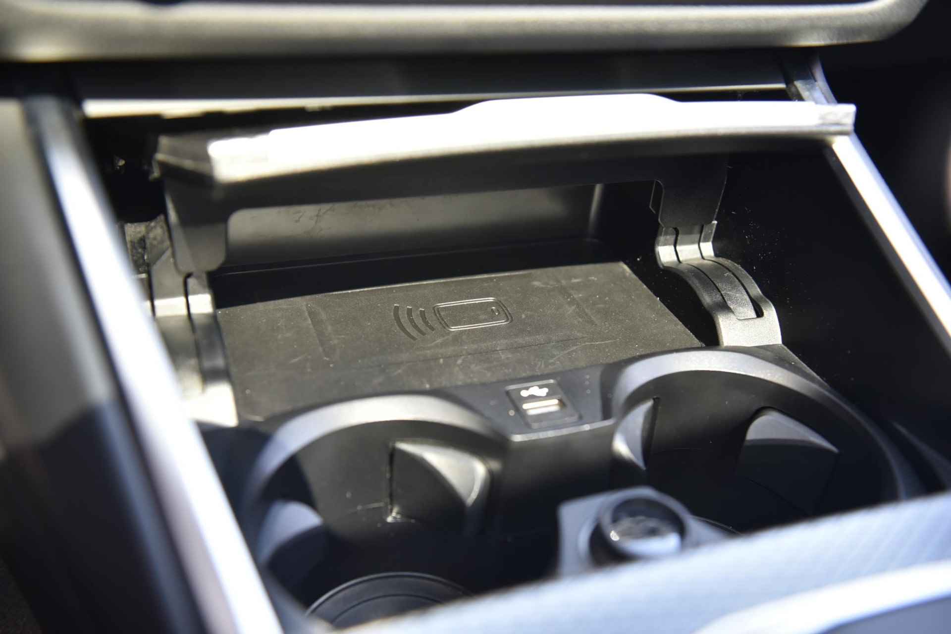 BMW 3 Serie Touring 330e xDrive Glazen Schuifdak / 19 Inch / Comfort Acces / Getinte Ramen Achter / Electrisch Verstelbare Voorstoelen / Adaptieve Led Koplampen / Driving Assistant / Hifi / Head Up Display - 17/27