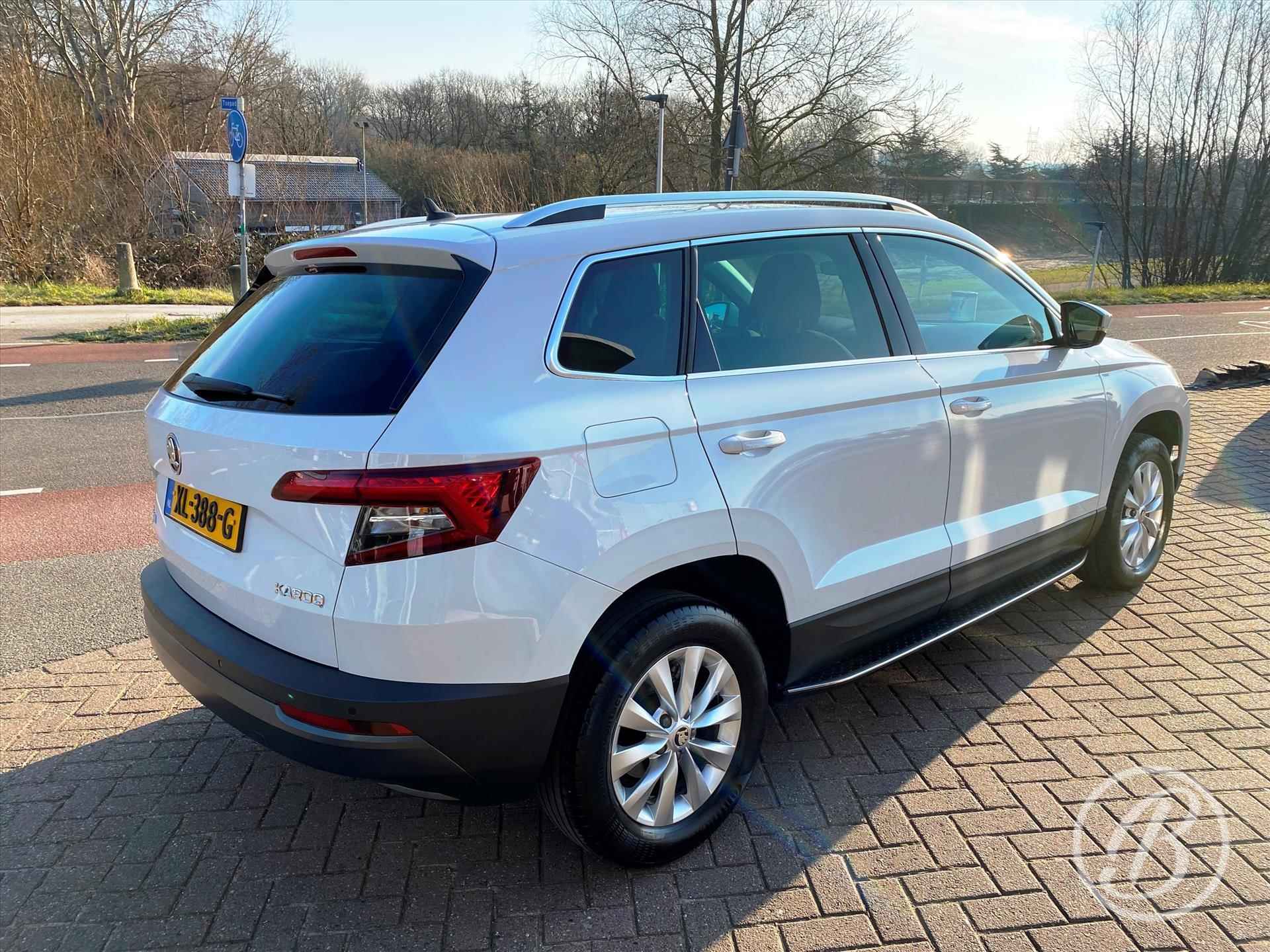 SKODA Karoq 1.0 TSi 115pk DSG-7 Clever Edition | side bars, camera, parkeersensoren voor en achter, dab, navigatie, bluetooth, apple android, 16 inch velgen - 5/56