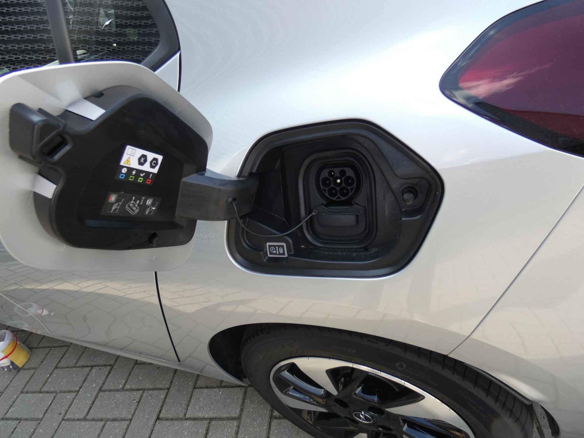 Opel Corsa Electric 157PK Long Range GS 51 kWh Navigatie | Apple Carplay | Camera | Automaat - 17/29