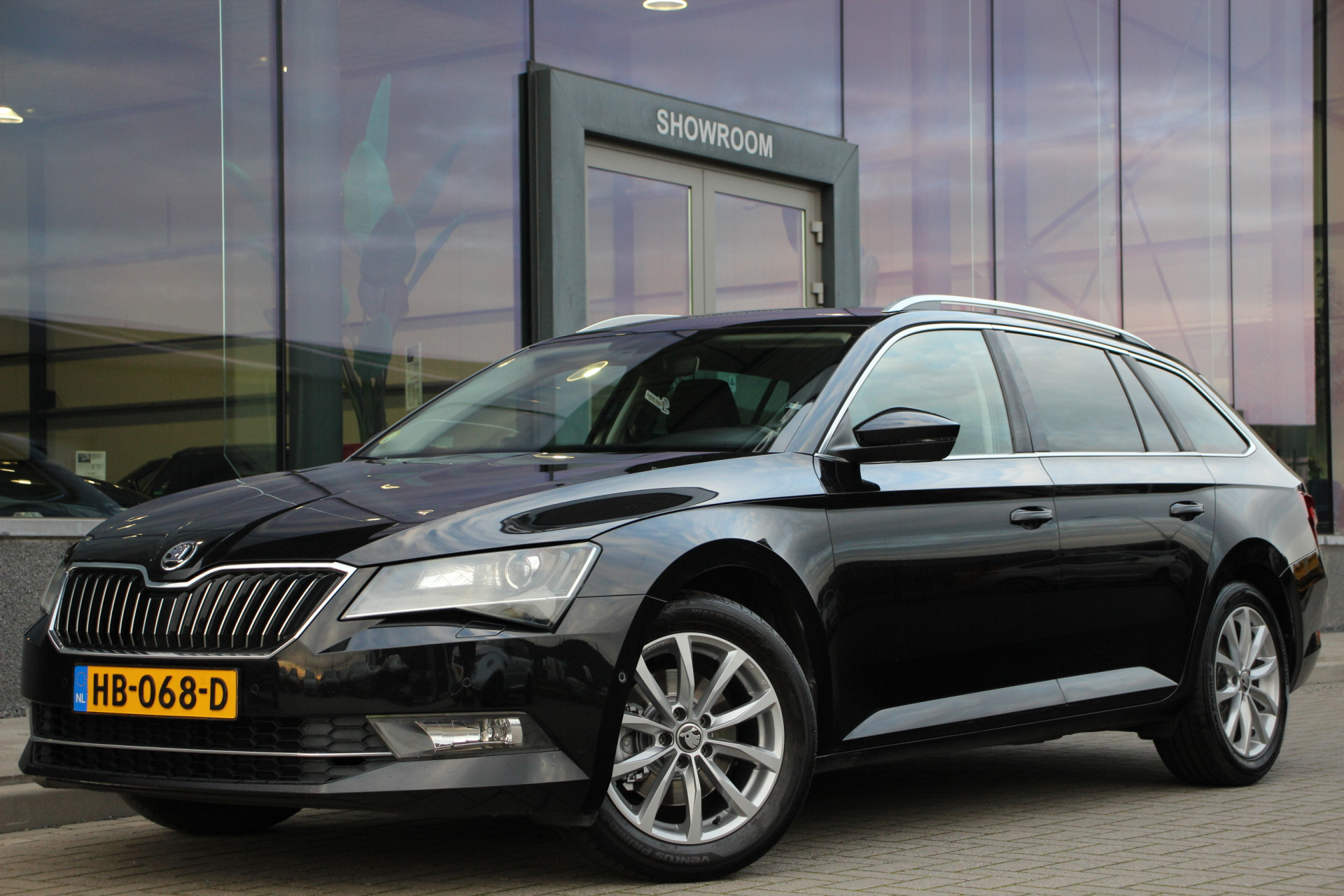 Škoda Superb Combi 1.6 TDI Style Business | Automaat | Navi | Camera