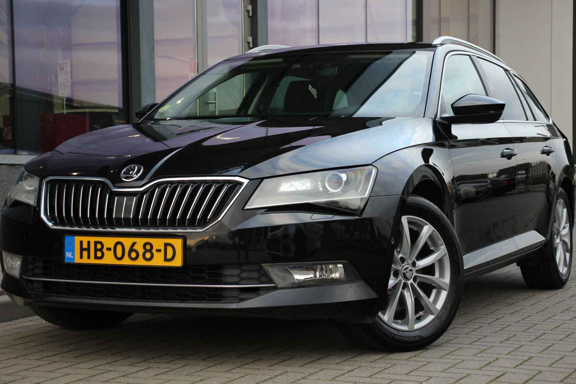 Škoda Superb Combi 1.6 TDI Style Business | Automaat | Navi | Camera - 4/35