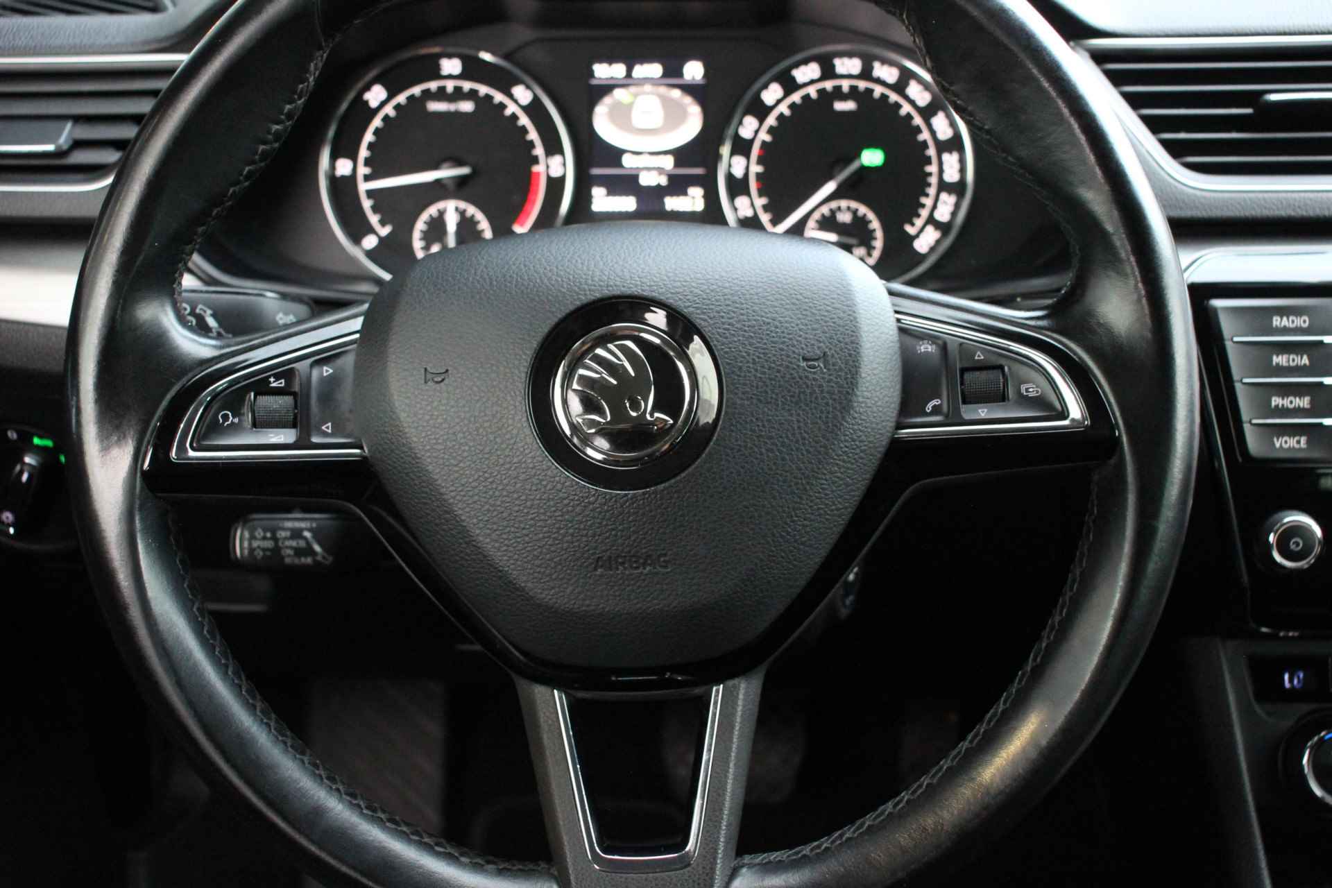 Škoda Superb Combi 1.6 TDI Style Business | Automaat | Navi | Camera - 7/35