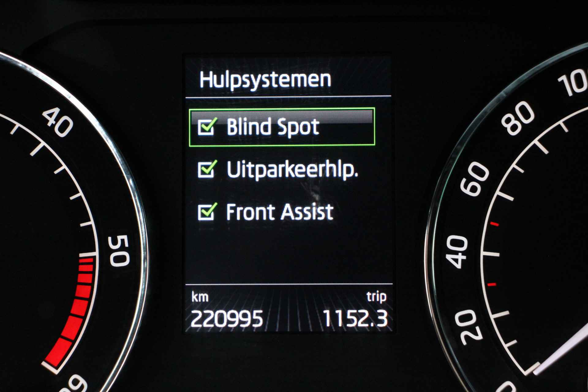 Škoda Superb Combi 1.6 TDI Style Business | Automaat | Navi | Camera - 25/35