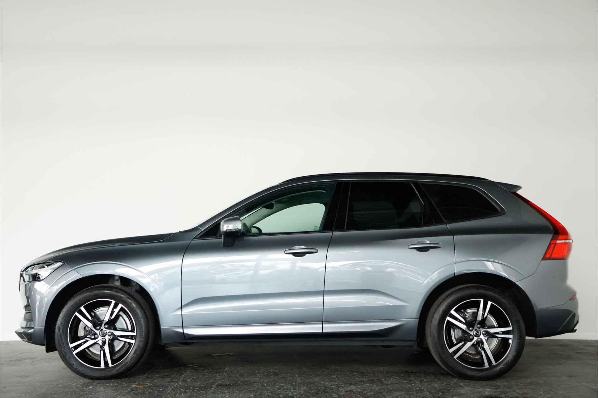 Volvo XC60 2.0 D4 Momentum / LED / Pilot assist / DAB / CarPlay - 33/33