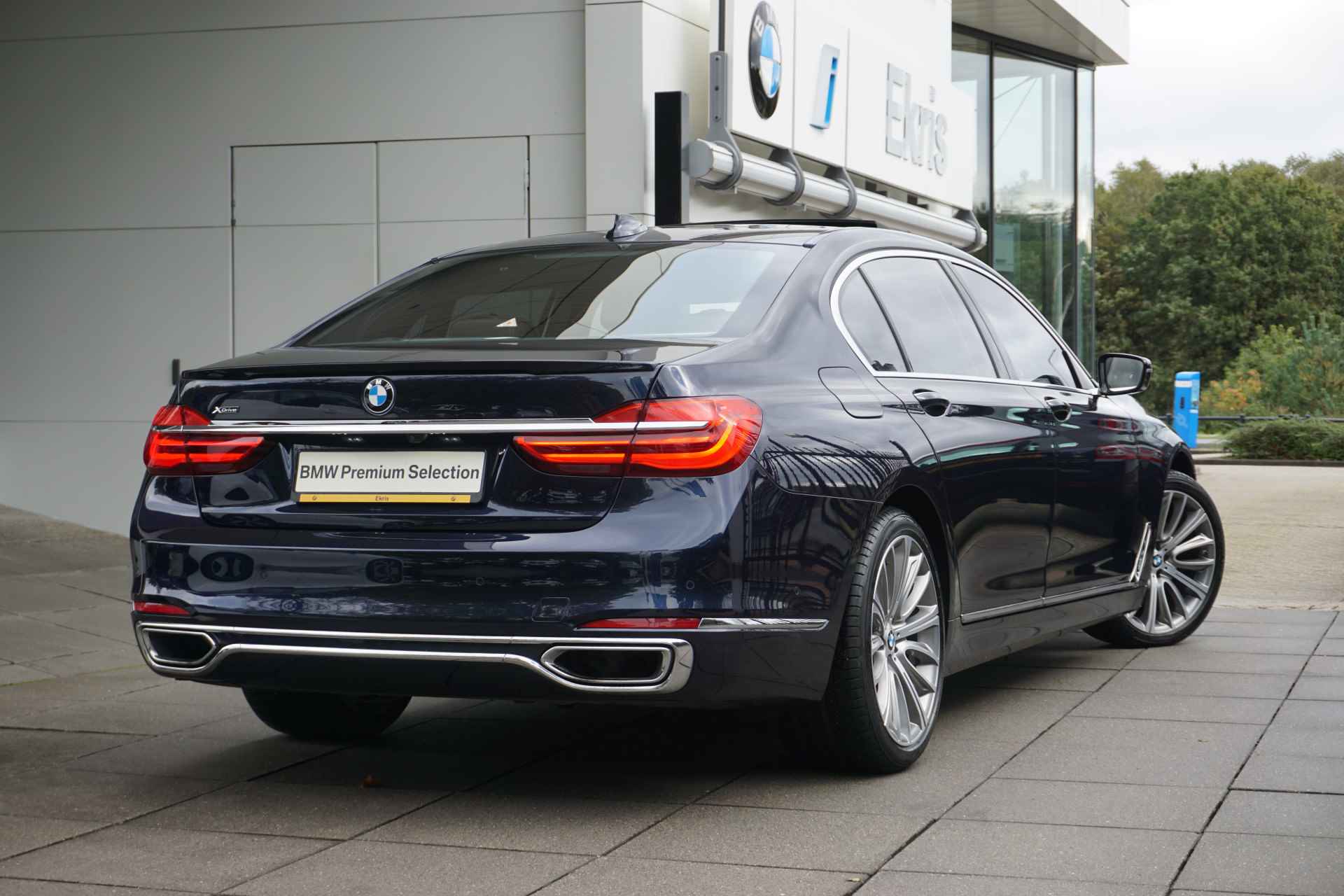 BMW 7 Serie Limousine 750Li xDrive Aut. High Executive / Pure Excellence / B&W Sound / Executive Lounge / Active Steering / Laserlight - 2/47