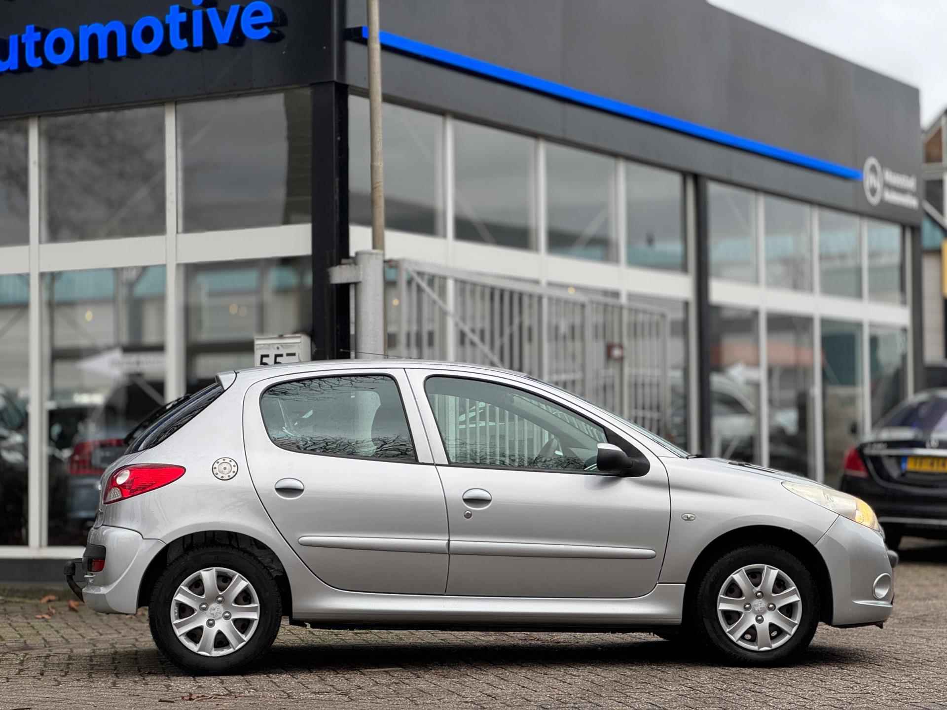 Peugeot 206 + 1.4 XS|Cruise|Parrot|DB riem VV|Nieuwe APK|2e eig|Elek.ramen|Boekjes|Topstaat - 2/35