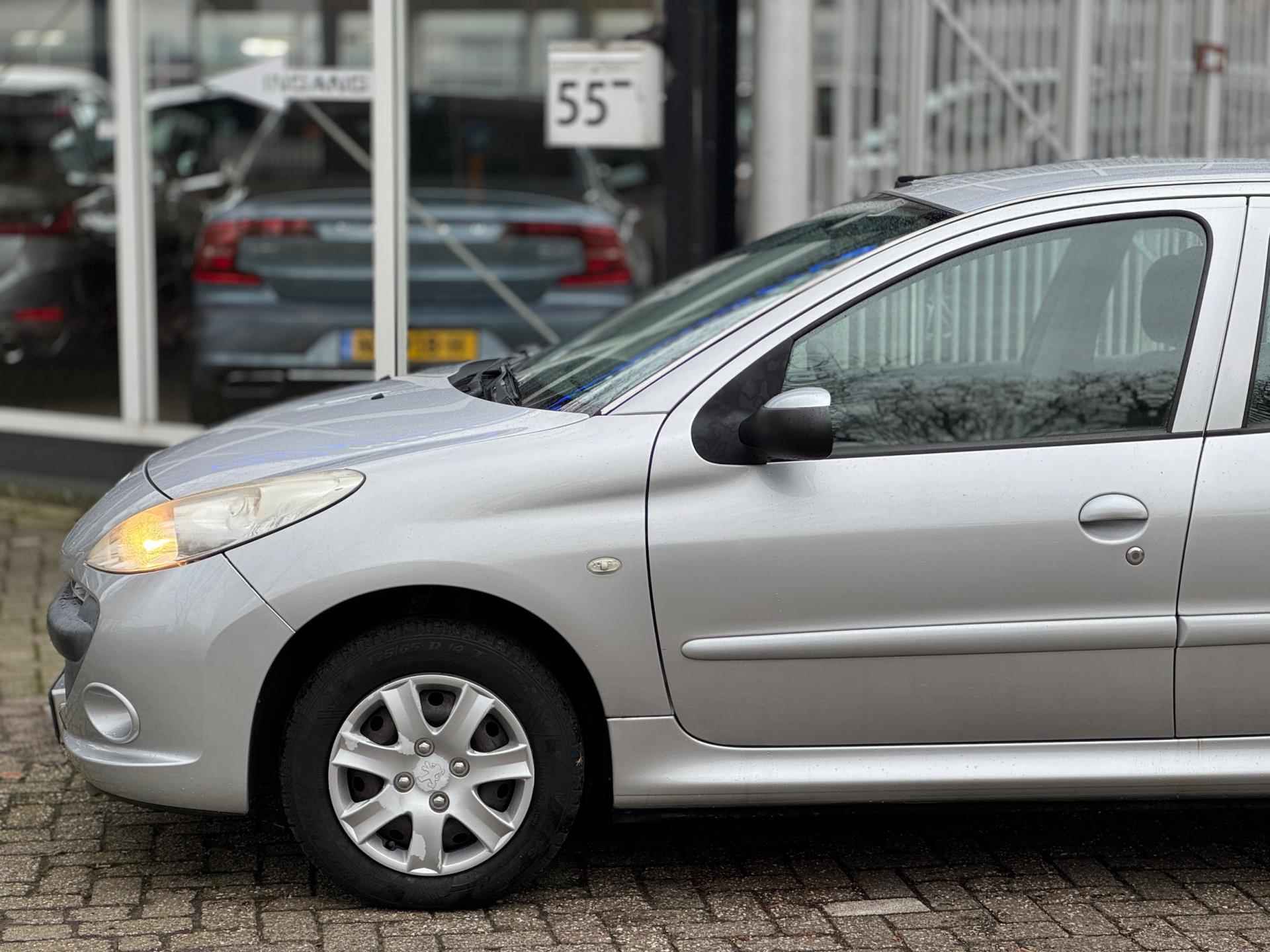 Peugeot 206 + 1.4 XS|Cruise|Parrot|DB riem VV|Nieuwe APK|2e eig|Elek.ramen|Boekjes|Topstaat - 23/35