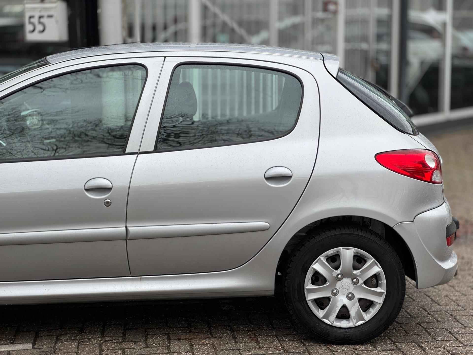 Peugeot 206 + 1.4 XS|Cruise|Parrot|DB riem VV|Nieuwe APK|2e eig|Elek.ramen|Boekjes|Topstaat - 24/35