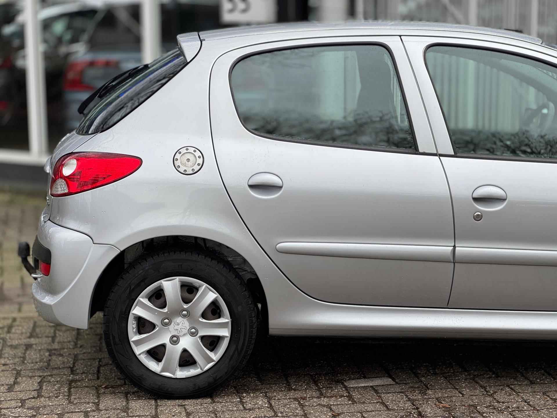 Peugeot 206 + 1.4 XS|Cruise|Parrot|DB riem VV|Nieuwe APK|2e eig|Elek.ramen|Boekjes|Topstaat - 26/35