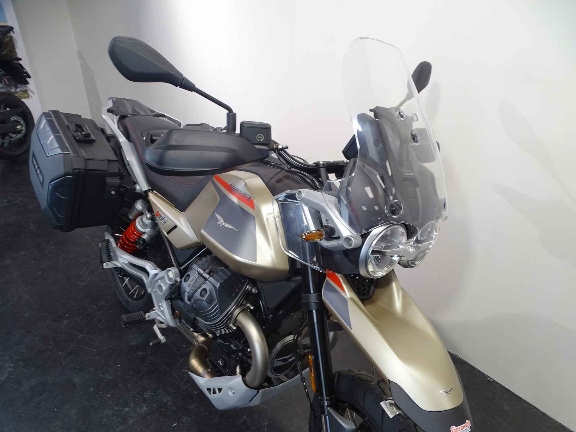 Moto Guzzi V 85 TT TRAVEL - 2/7