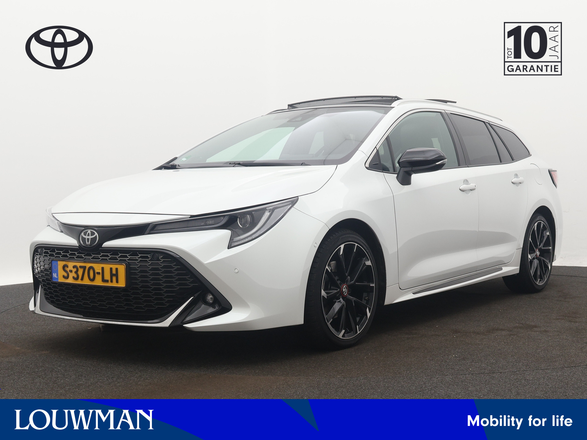 Toyota Corolla Touring Sports 2.0 Hybrid GR-Sport Plus | Panoramadak | Dodehoek Ass. | Stoelverwarming | Draadloze telefoonlader | JBL | Half leder |