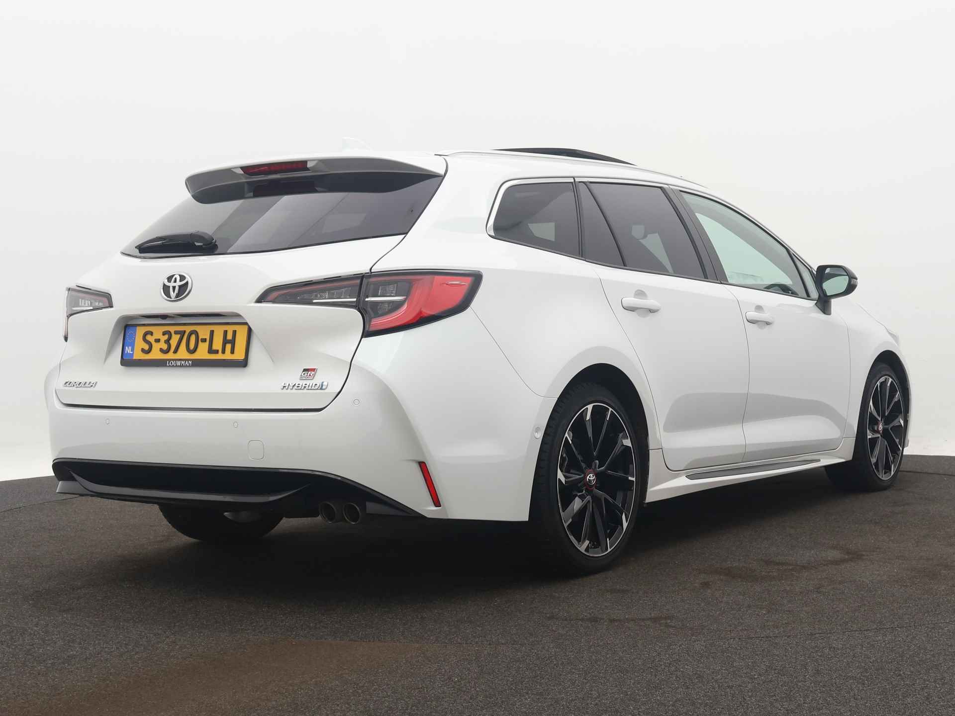 Toyota Corolla Touring Sports 2.0 Hybrid GR-Sport Plus | Panoramadak | Dodehoek Ass. | Stoelverwarming | Draadloze telefoonlader | JBL | Half leder | - 3/48