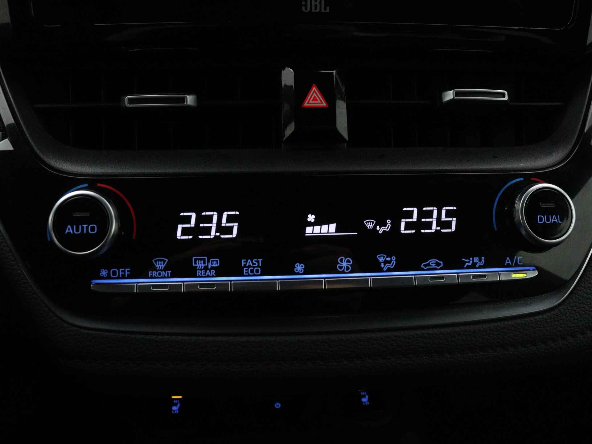 Toyota Corolla Touring Sports 2.0 Hybrid GR-Sport Plus | Panoramadak | Dodehoek Ass. | Stoelverwarming | Draadloze telefoonlader | JBL | Half leder | - 12/48