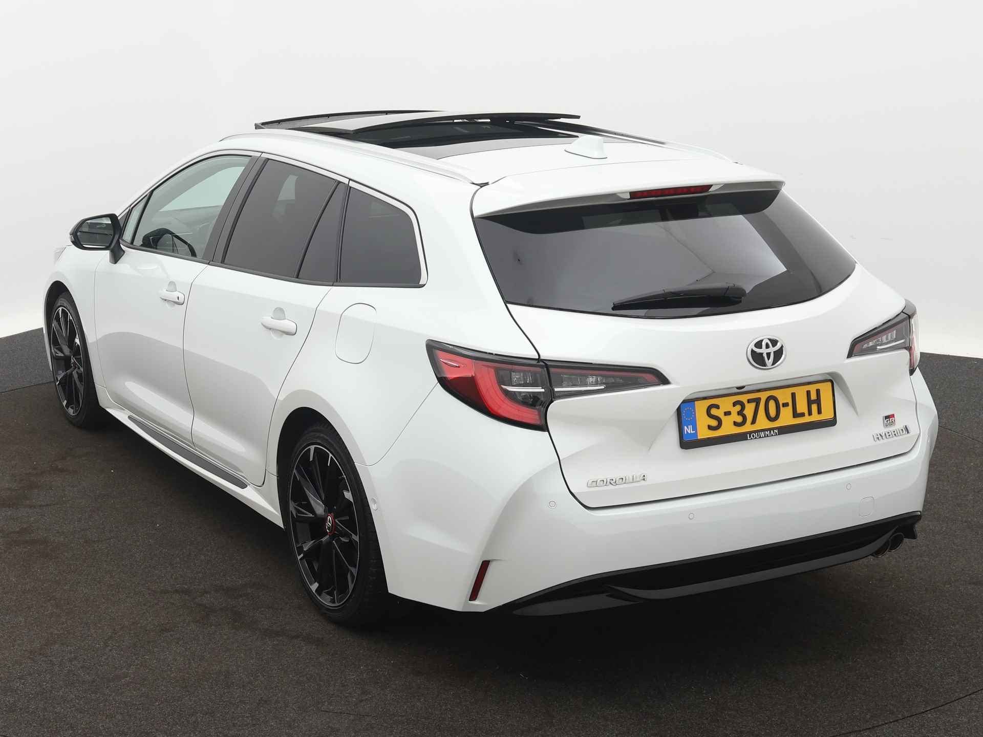 Toyota Corolla Touring Sports 2.0 Hybrid GR-Sport Plus | Panoramadak | Dodehoek Ass. | Stoelverwarming | Draadloze telefoonlader | JBL | Half leder | - 17/48