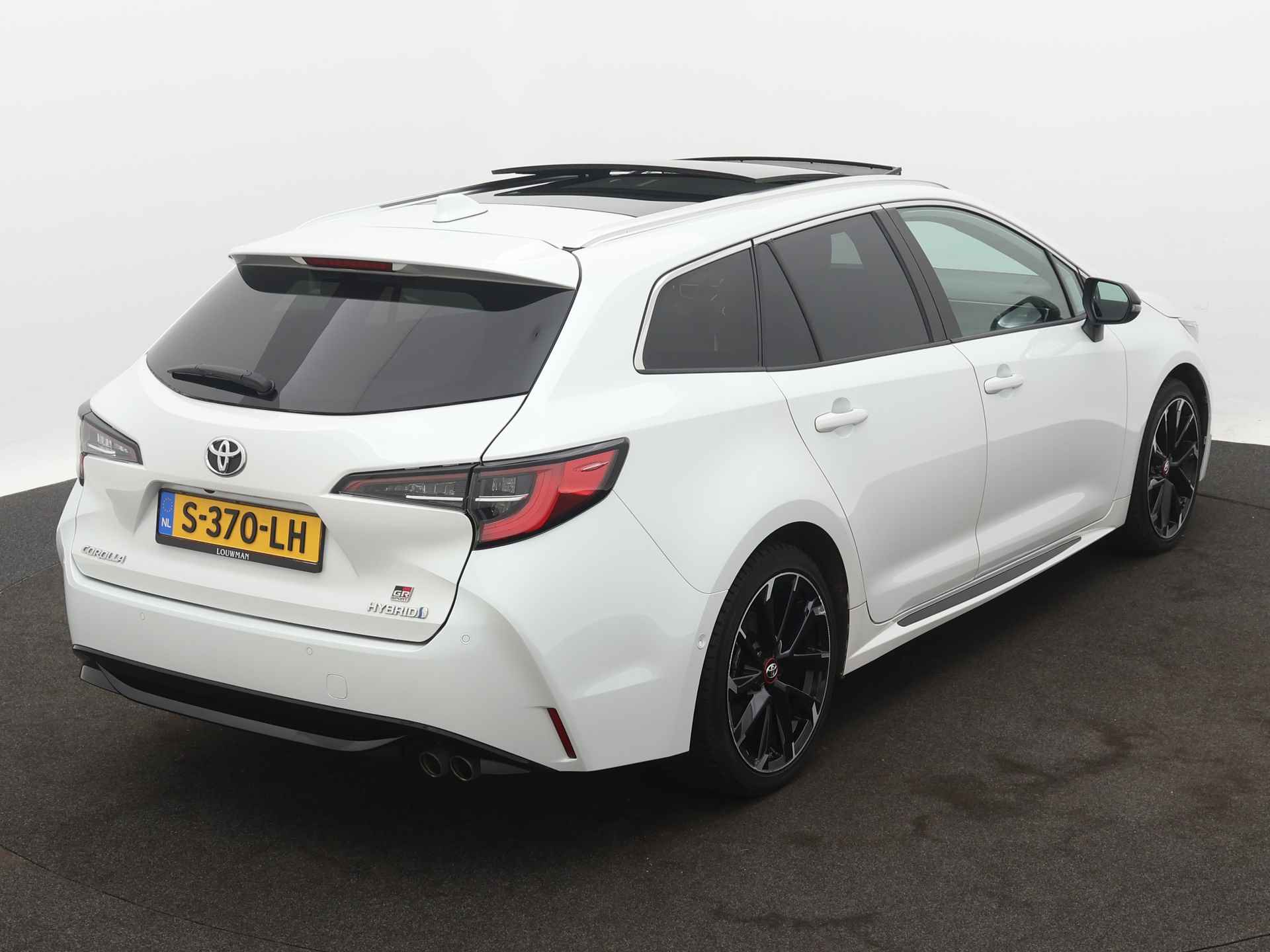 Toyota Corolla Touring Sports 2.0 Hybrid GR-Sport Plus | Panoramadak | Dodehoek Ass. | Stoelverwarming | Draadloze telefoonlader | JBL | Half leder | - 18/48