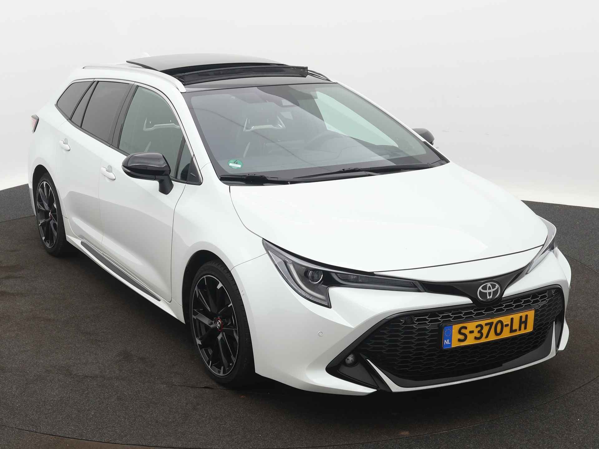 Toyota Corolla Touring Sports 2.0 Hybrid GR-Sport Plus | Panoramadak | Dodehoek Ass. | Stoelverwarming | Draadloze telefoonlader | JBL | Half leder | - 29/48